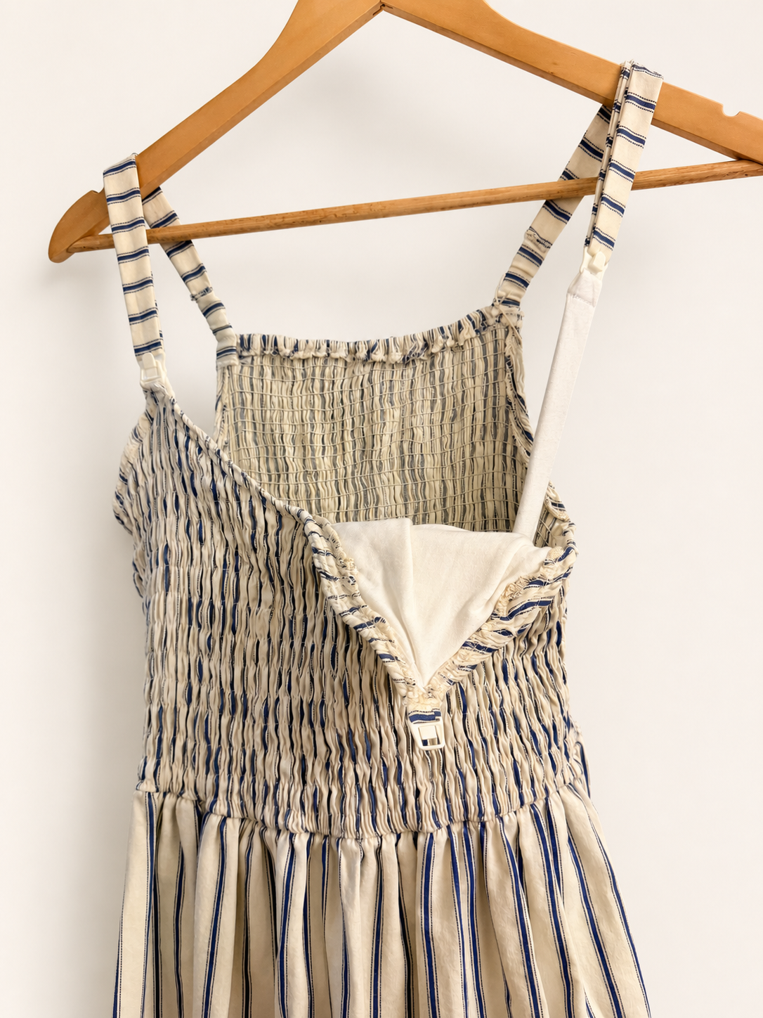striped-04-nursing-access-detail-v2.png