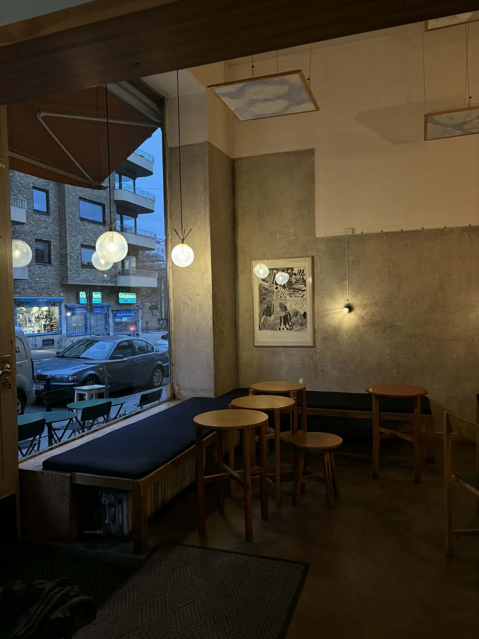 This picture display the continuation of the wall from the last photo.