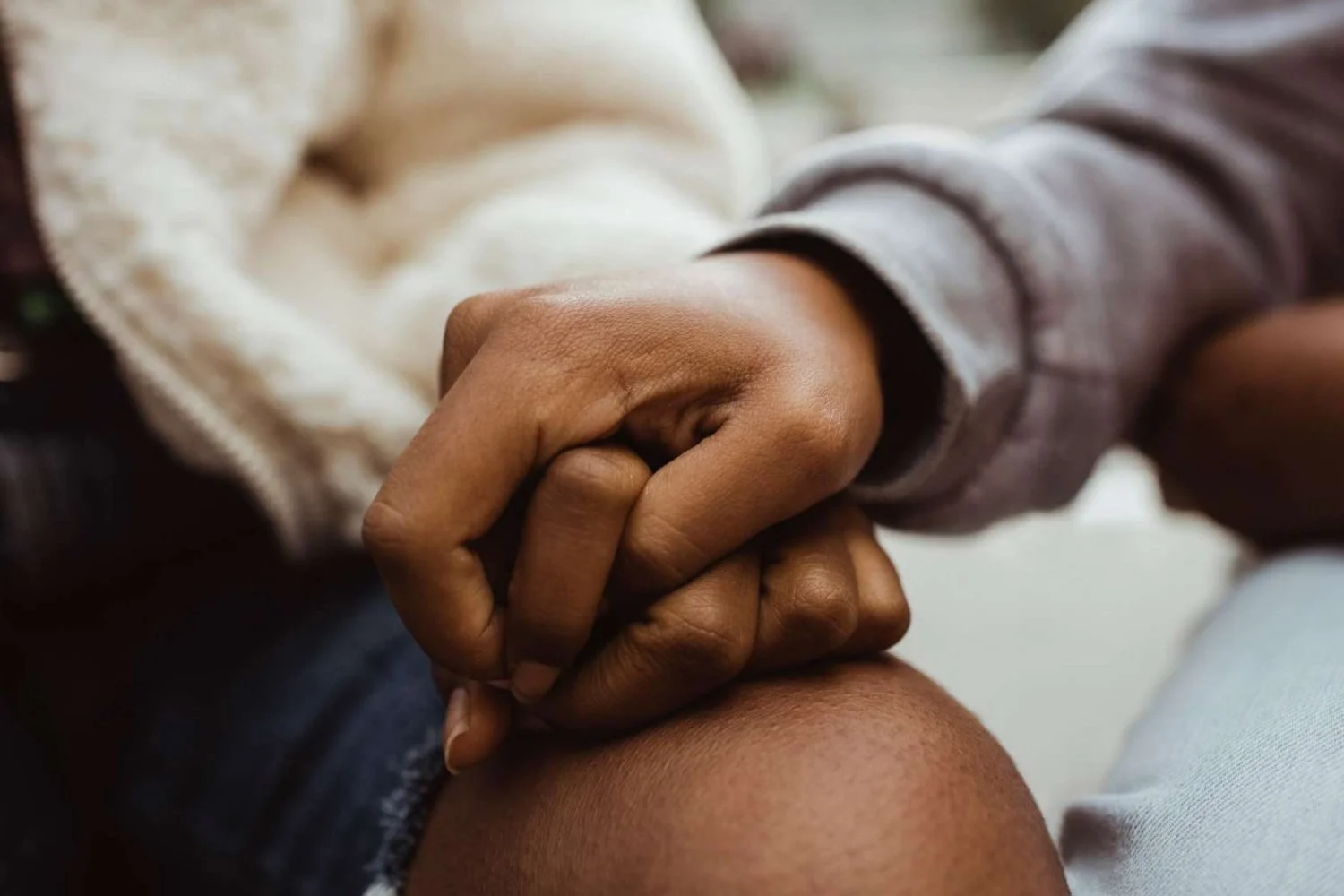 How to help a grieving friend: 5 ways to support their grief — Calm Blog