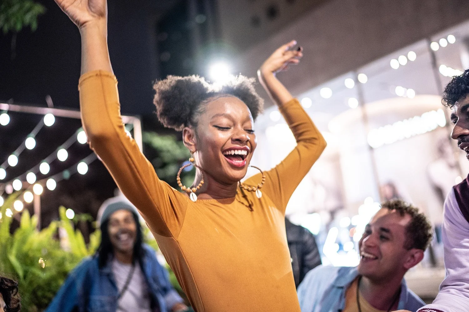 10 characteristics of the Entertainer personality type (ESFP) — Calm Blog