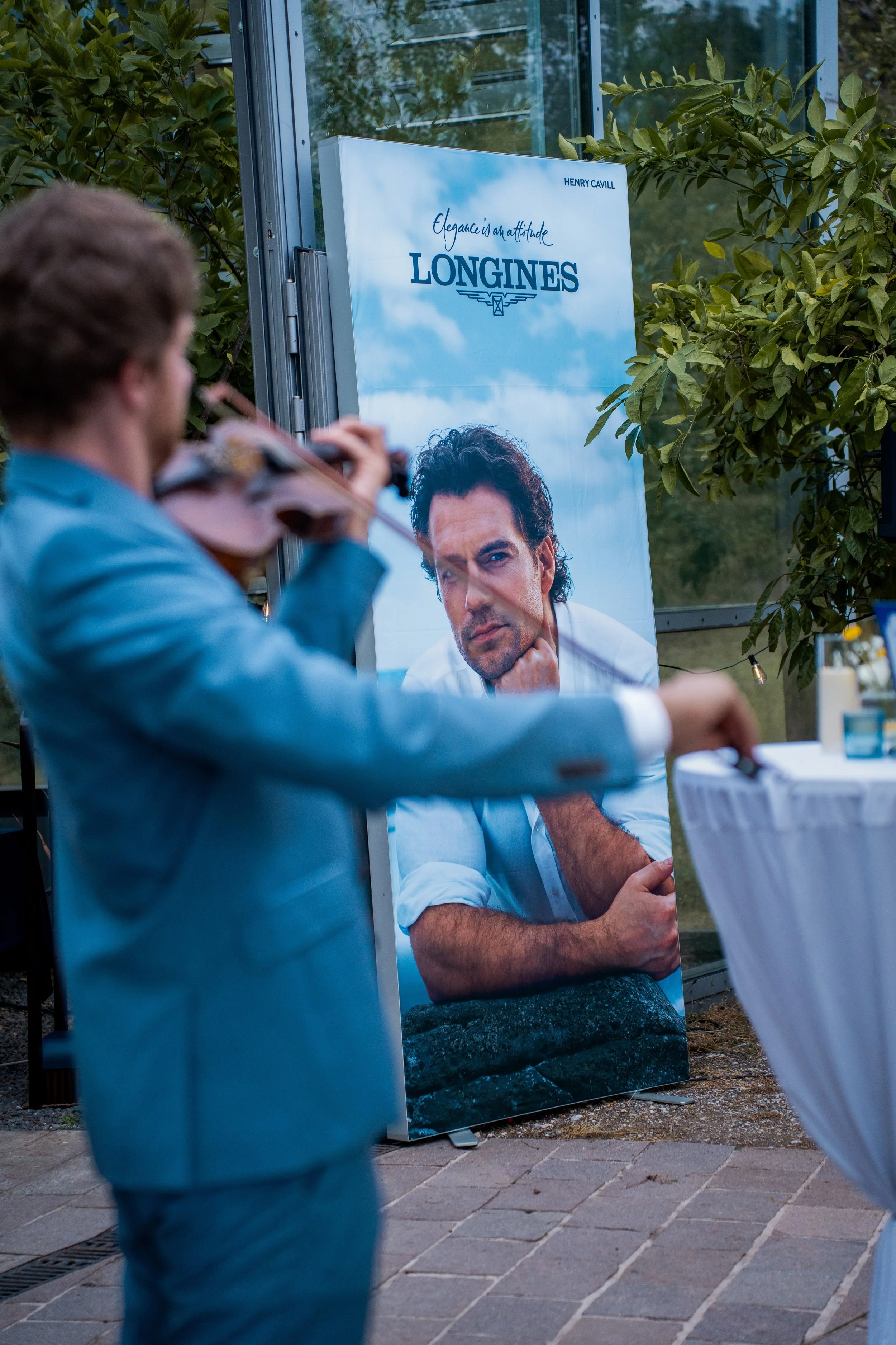 nikolaus playing the violin juwelier freiberger longines event 
