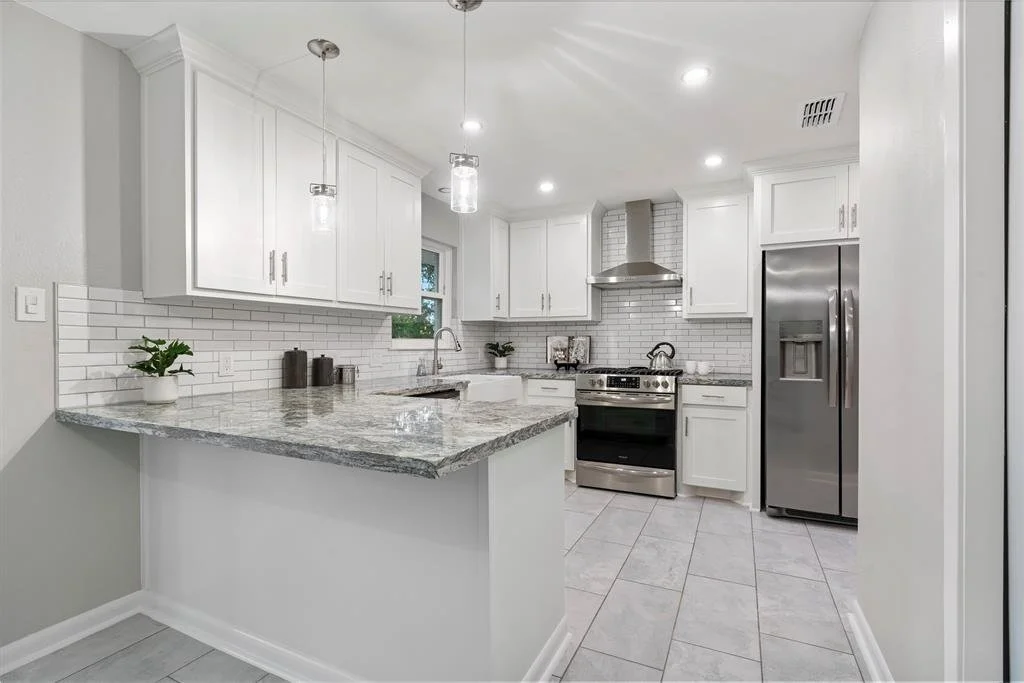 white-kitchen-real-estate-photography.jpeg