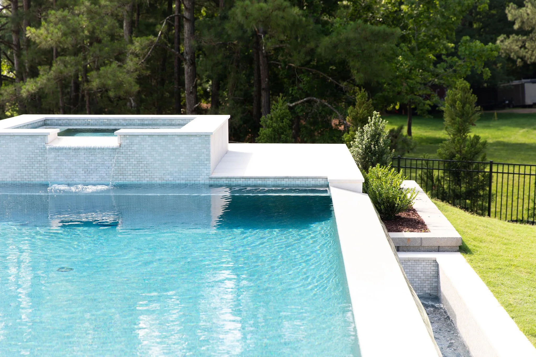  OUTDOOR LIVING  