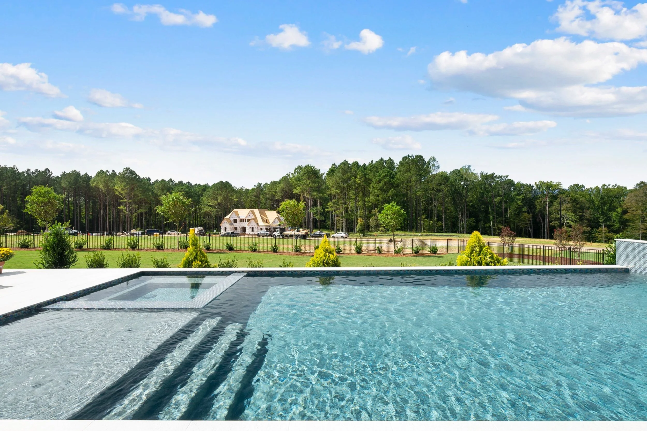  OUTDOOR LIVING  