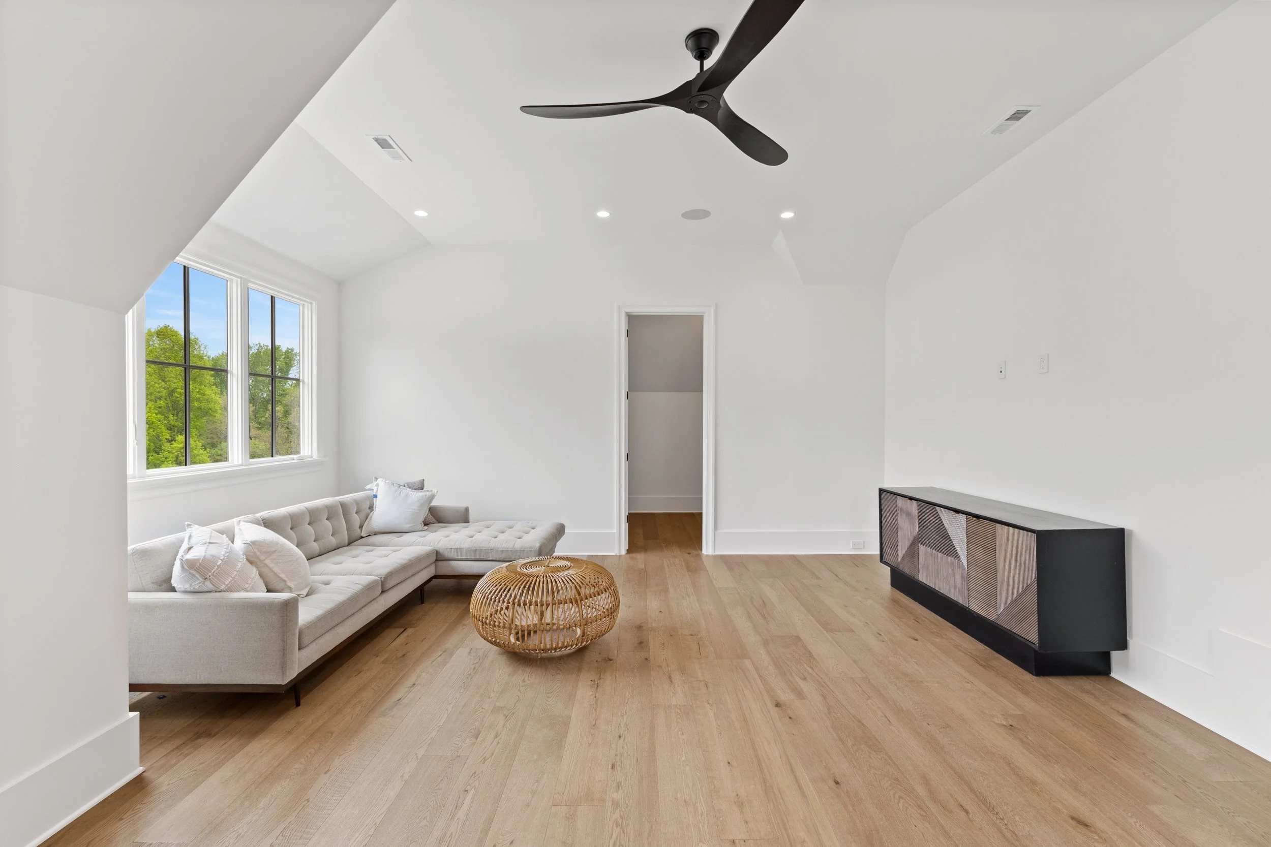 imgi_74_69-6500+Century+Oak+Ct.jpg