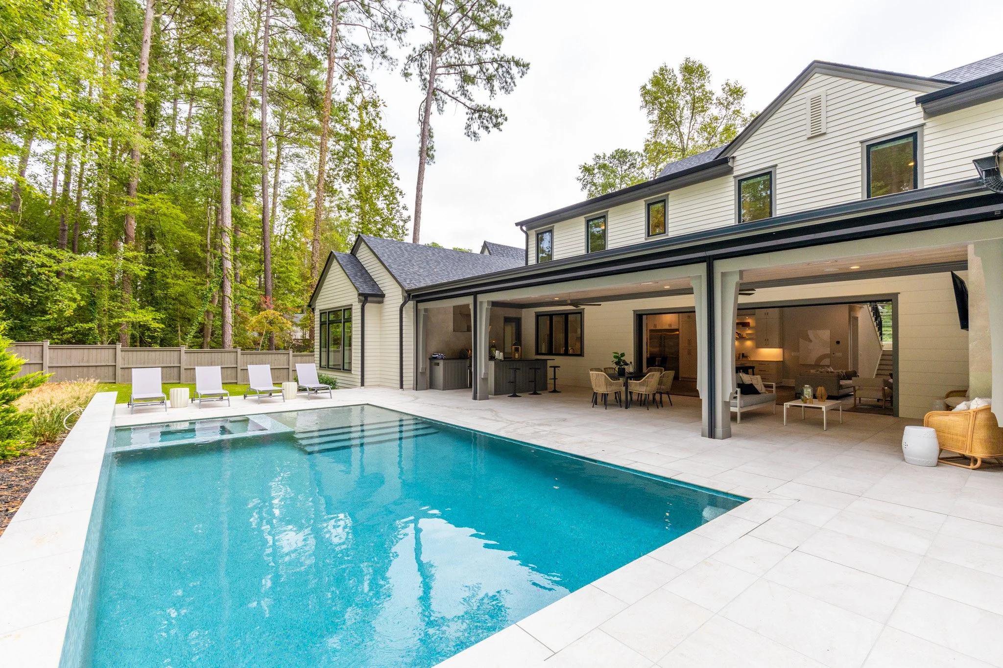  OUTDOOR LIVING  