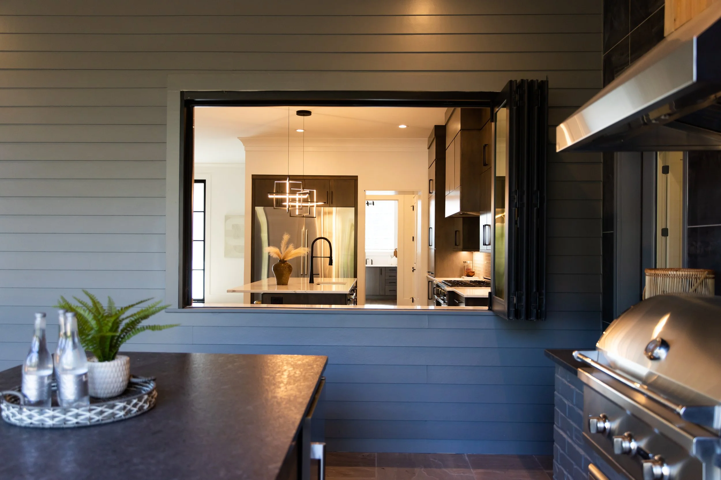  OUTDOOR LIVING  