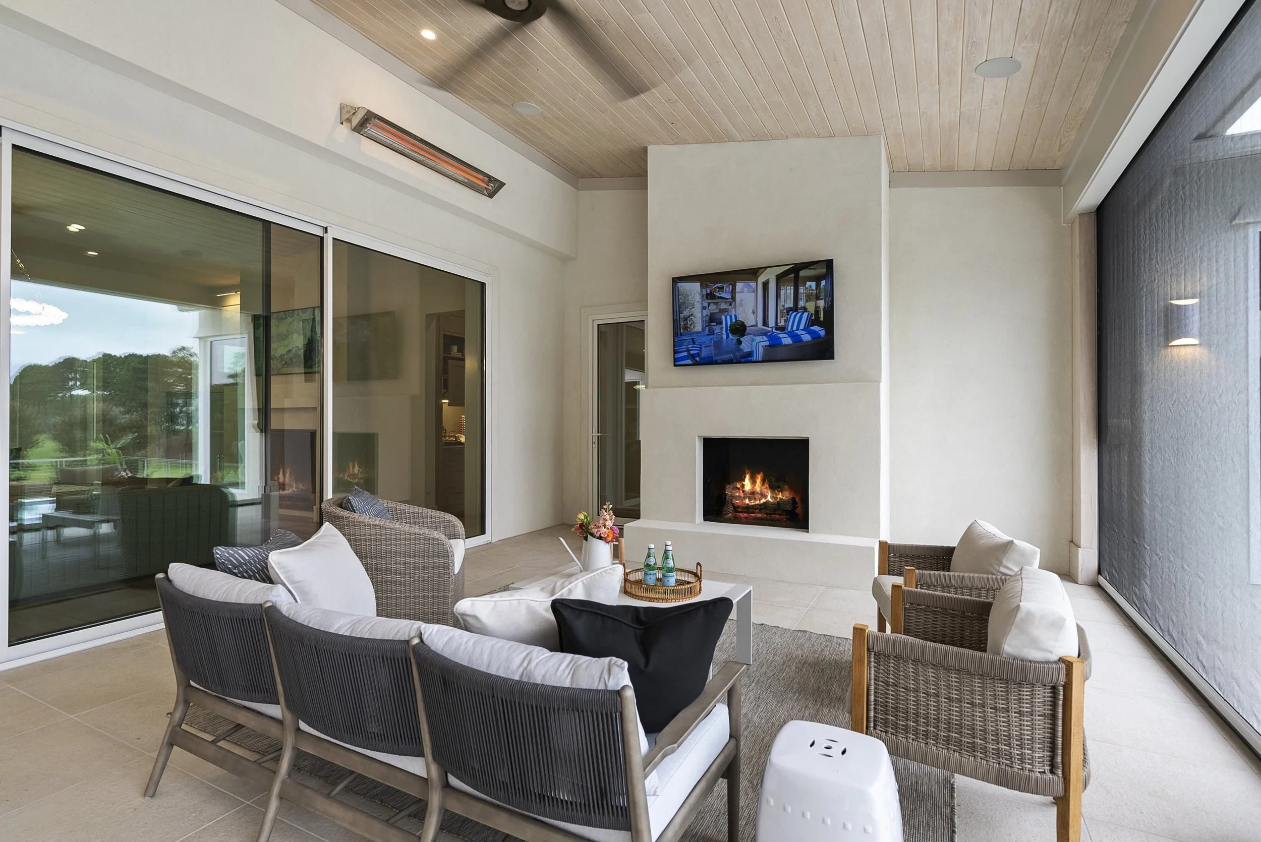  OUTDOOR LIVING  