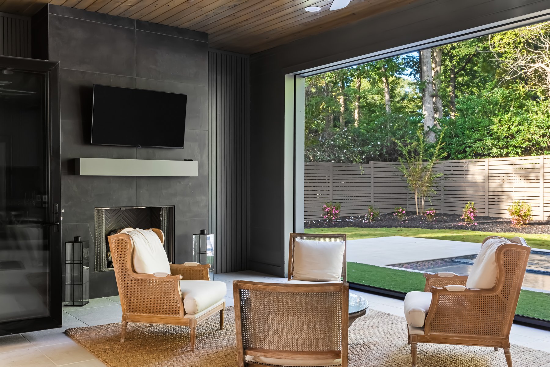  OUTDOOR LIVING  