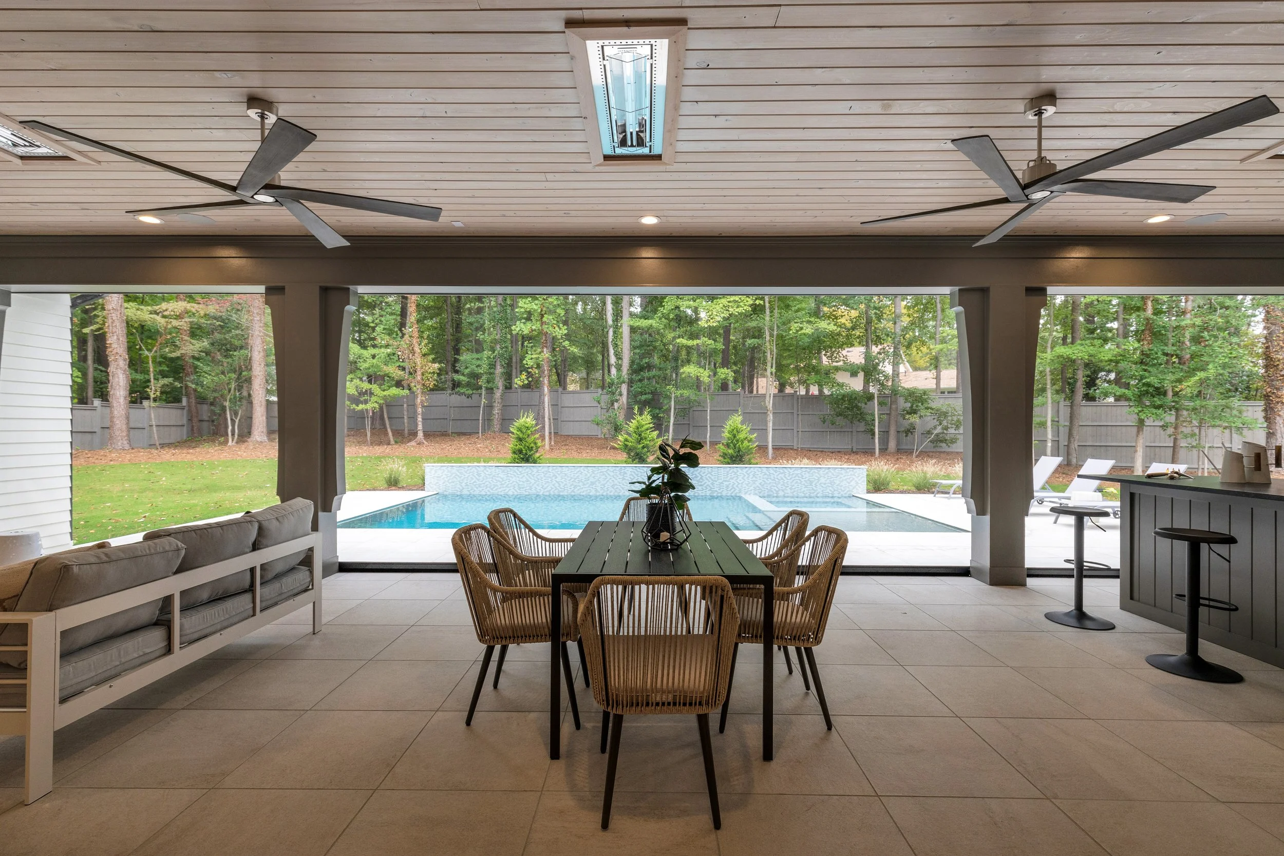  OUTDOOR LIVING  