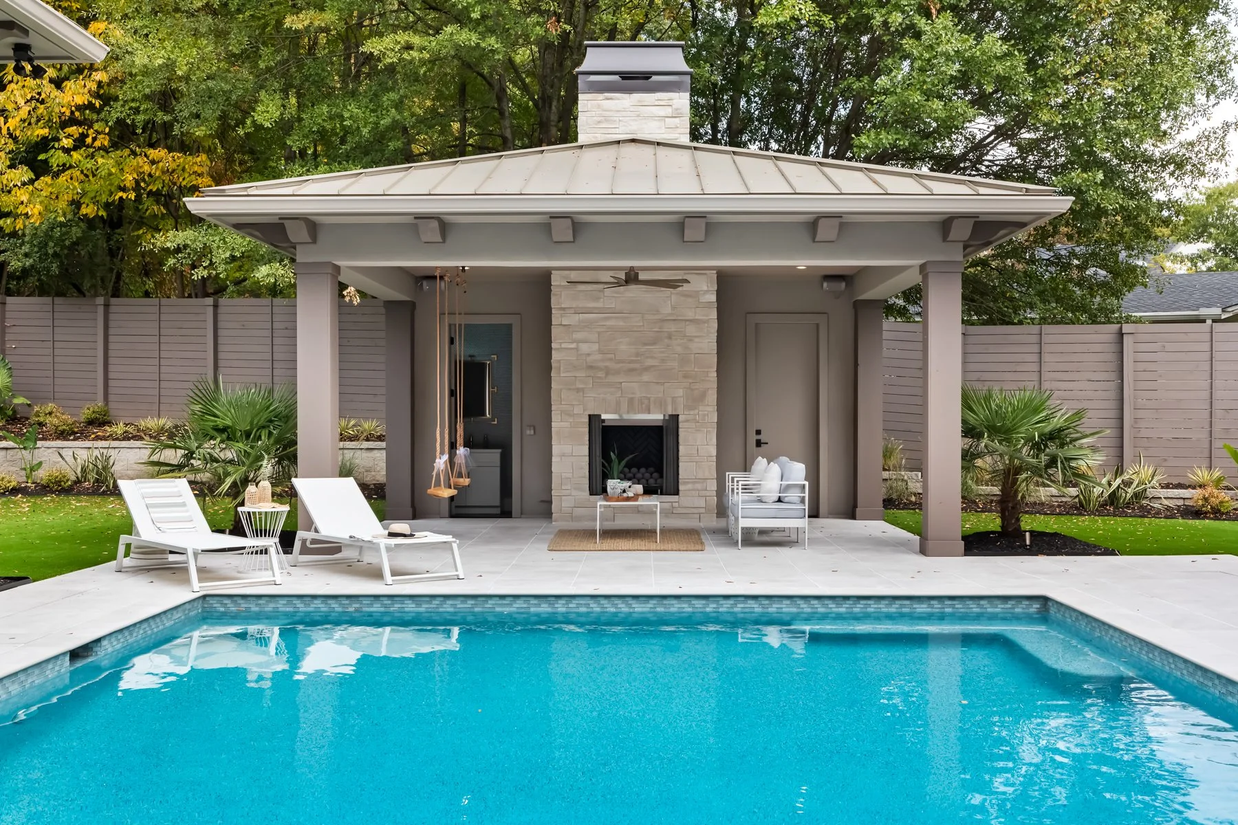  OUTDOOR LIVING  