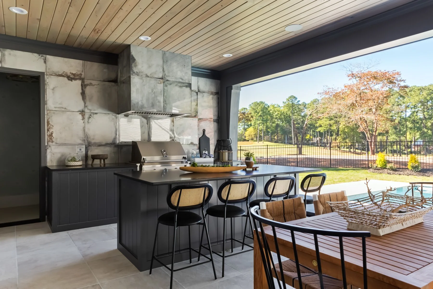  OUTDOOR LIVING  