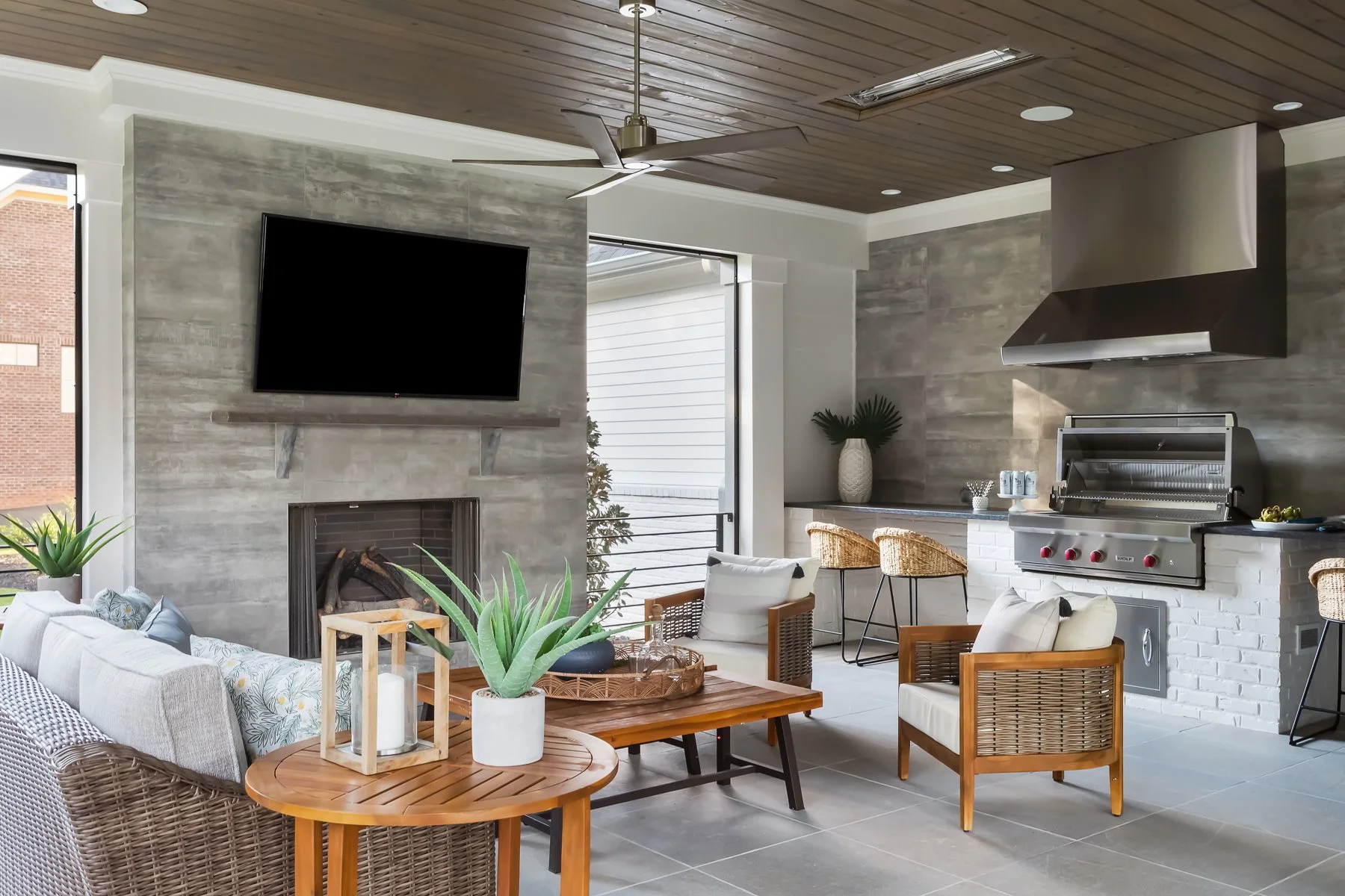  OUTDOOR LIVING  