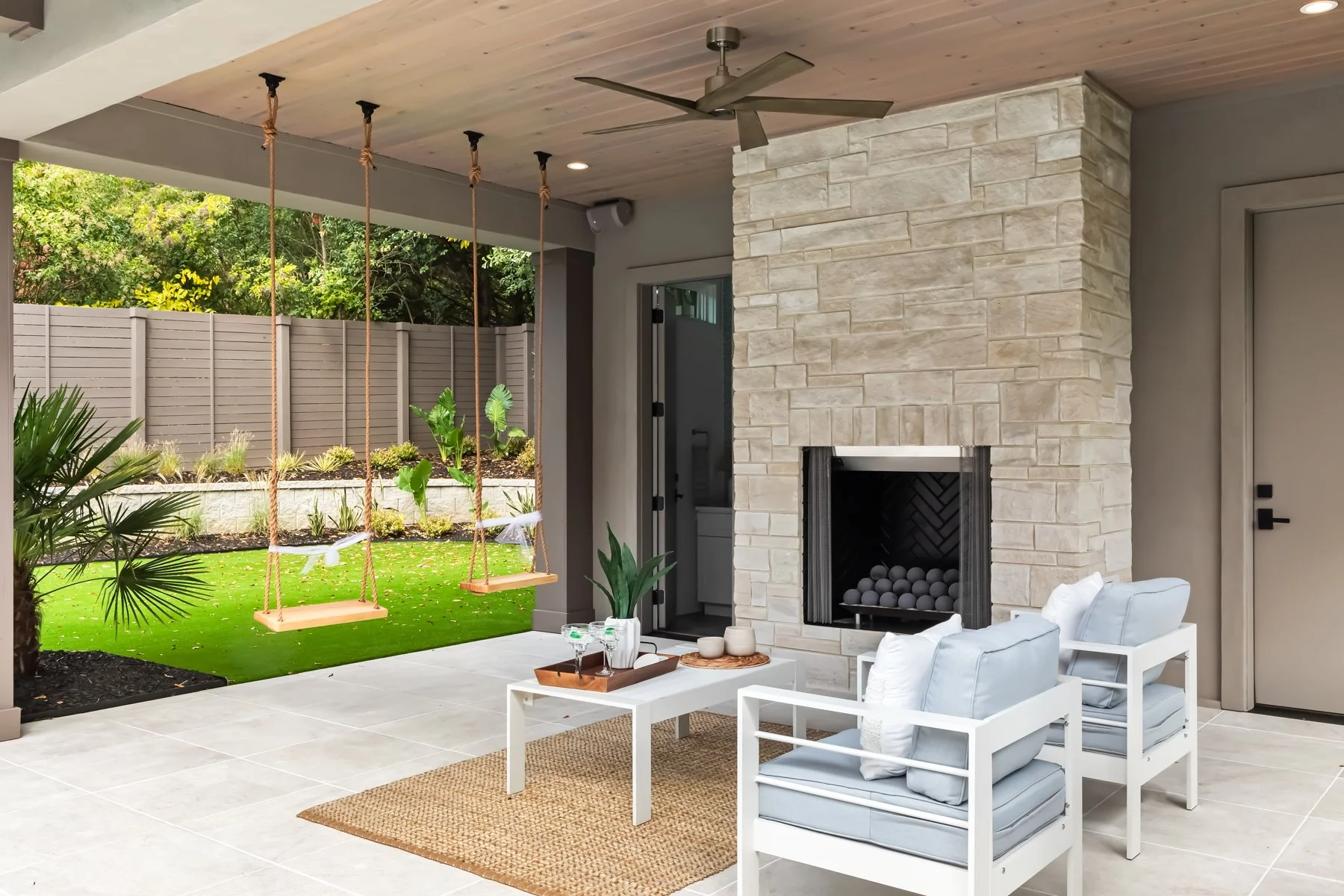  OUTDOOR LIVING  