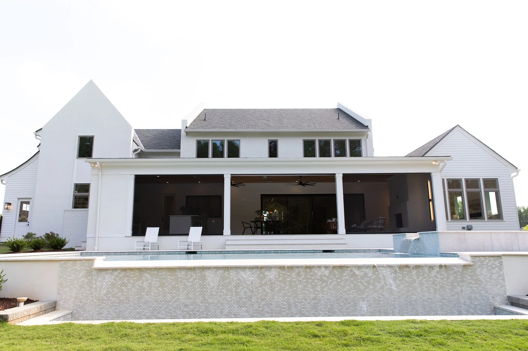  OUTDOOR LIVING  