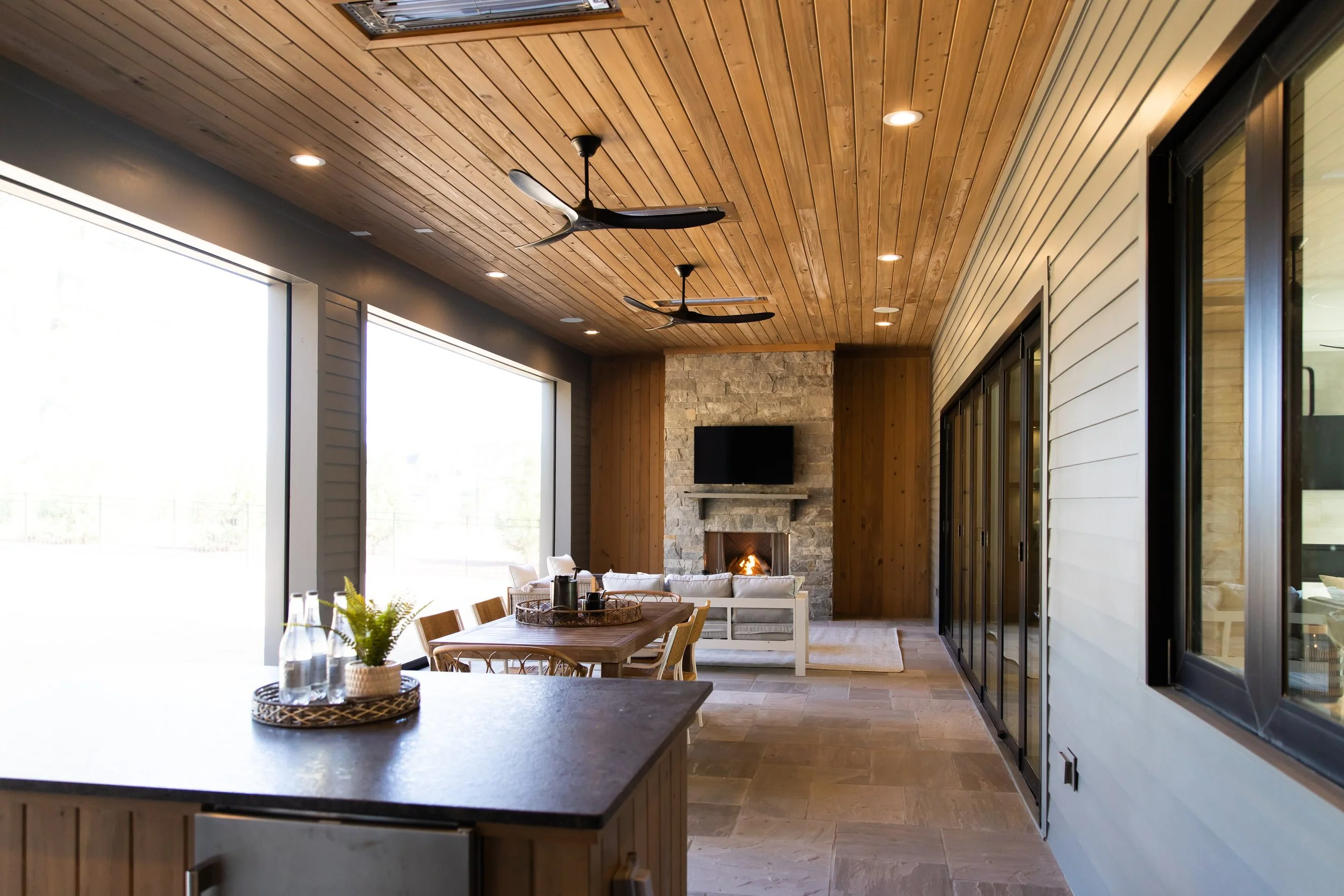  OUTDOOR LIVING  