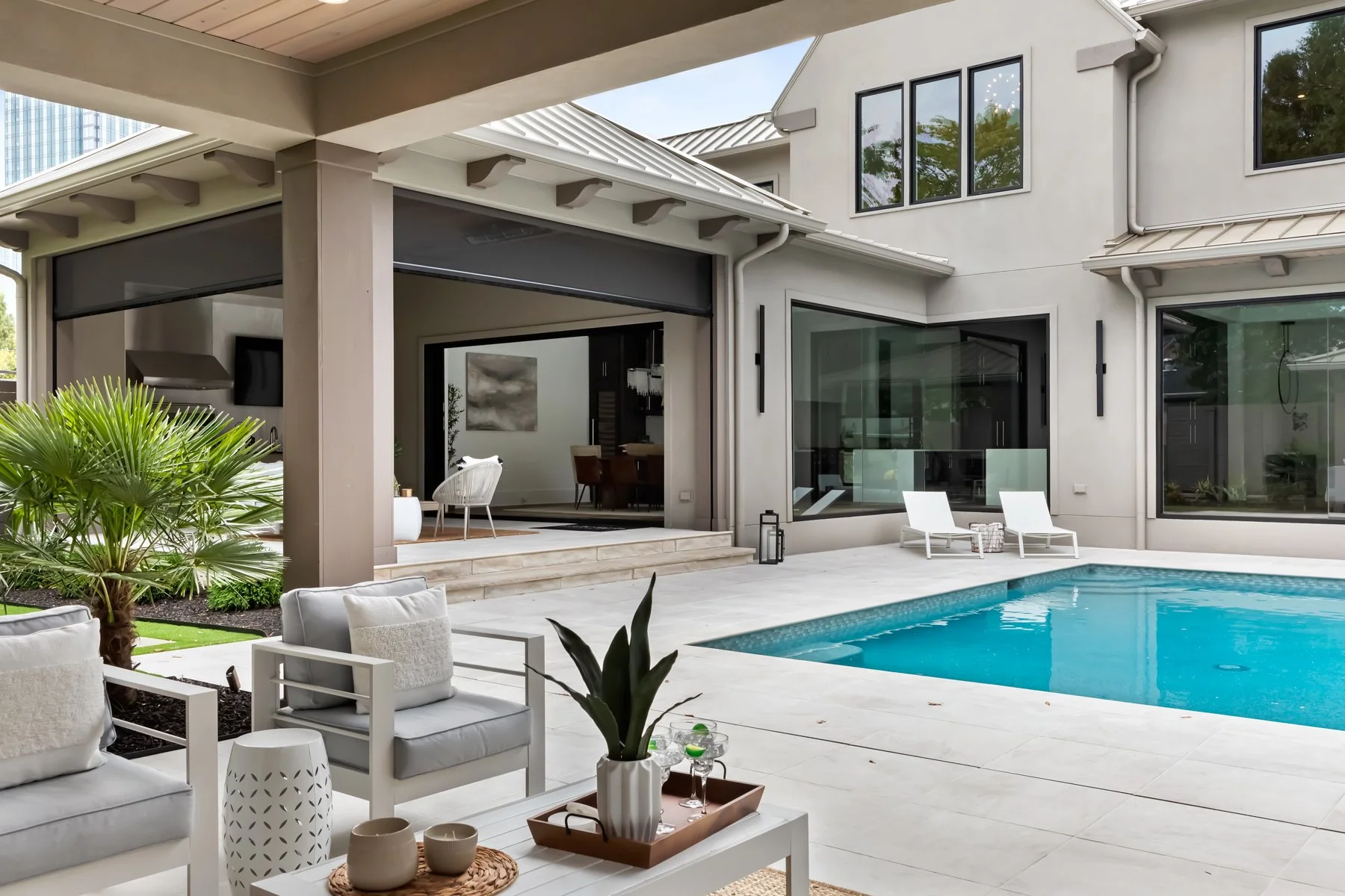  OUTDOOR LIVING  