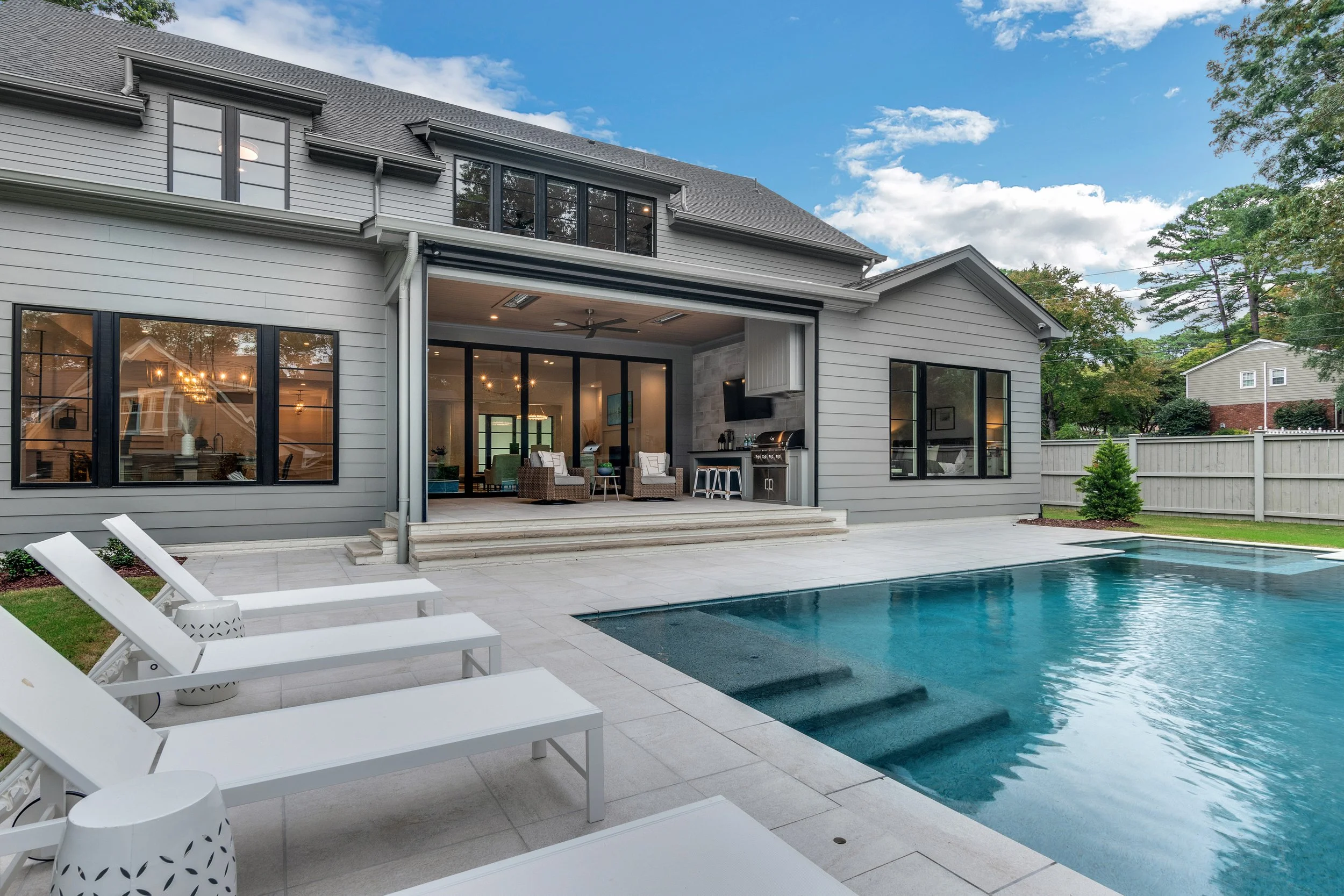  OUTDOOR LIVING  