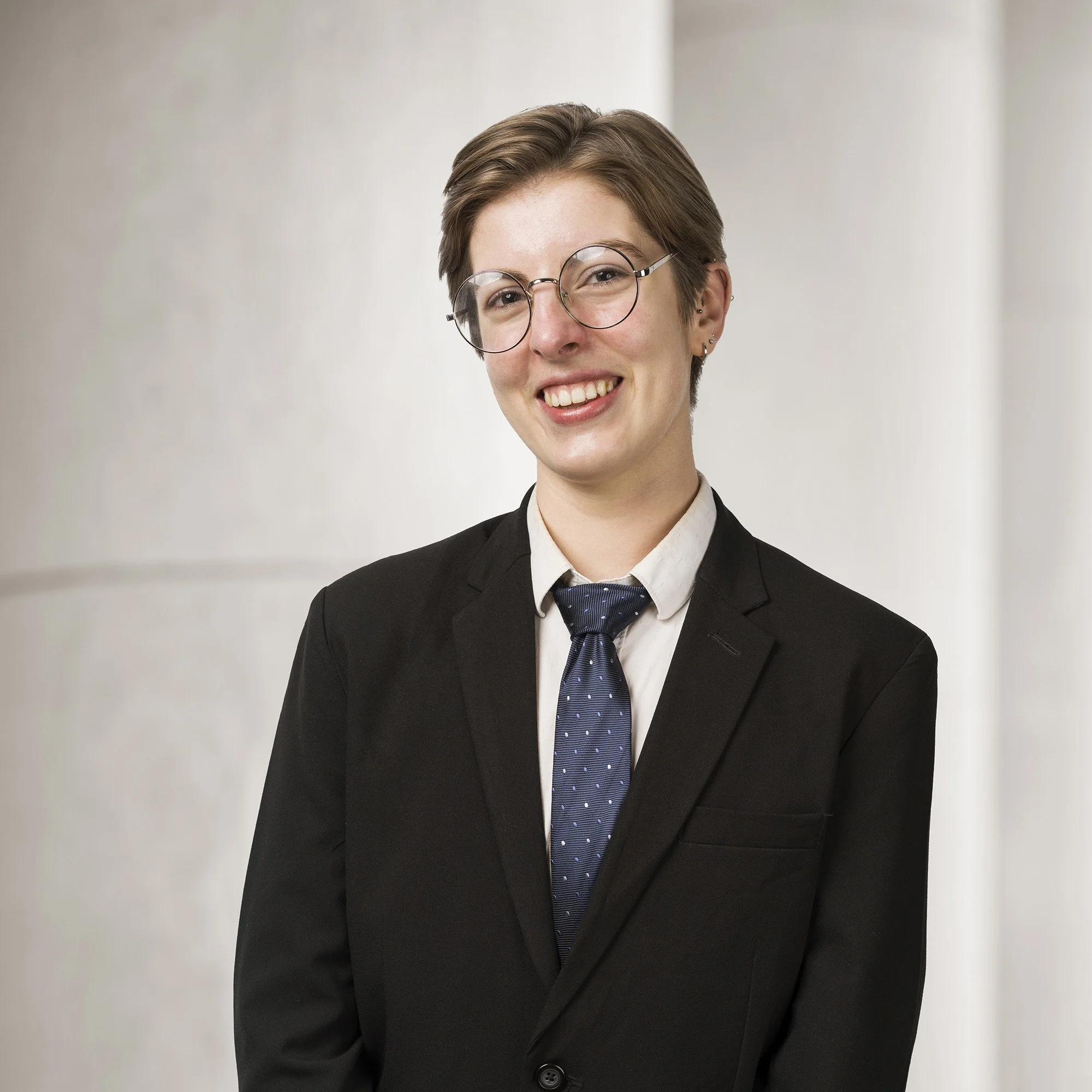 Portrait of Jordan Lynn Jewell, Legal Analyst at Baughman Kroup Bosse, on courthouse steps. 