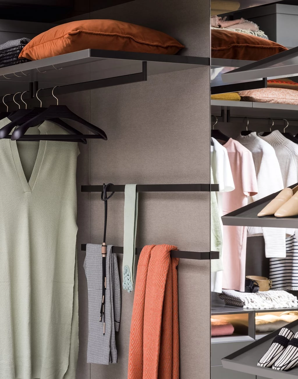 Hanger organisation for novamobili wardrobes