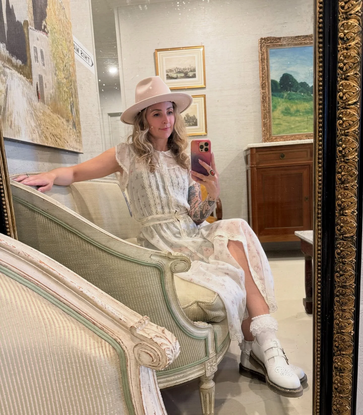 🪞Round Top reflections.

I had a blast reading Tarot for @canyonranchaustin last week in @visitroundtop. As Samhain draws near, the veils are thinning and it feels like we are suspended between light and dark. Are you feeling sensitive to the shift?