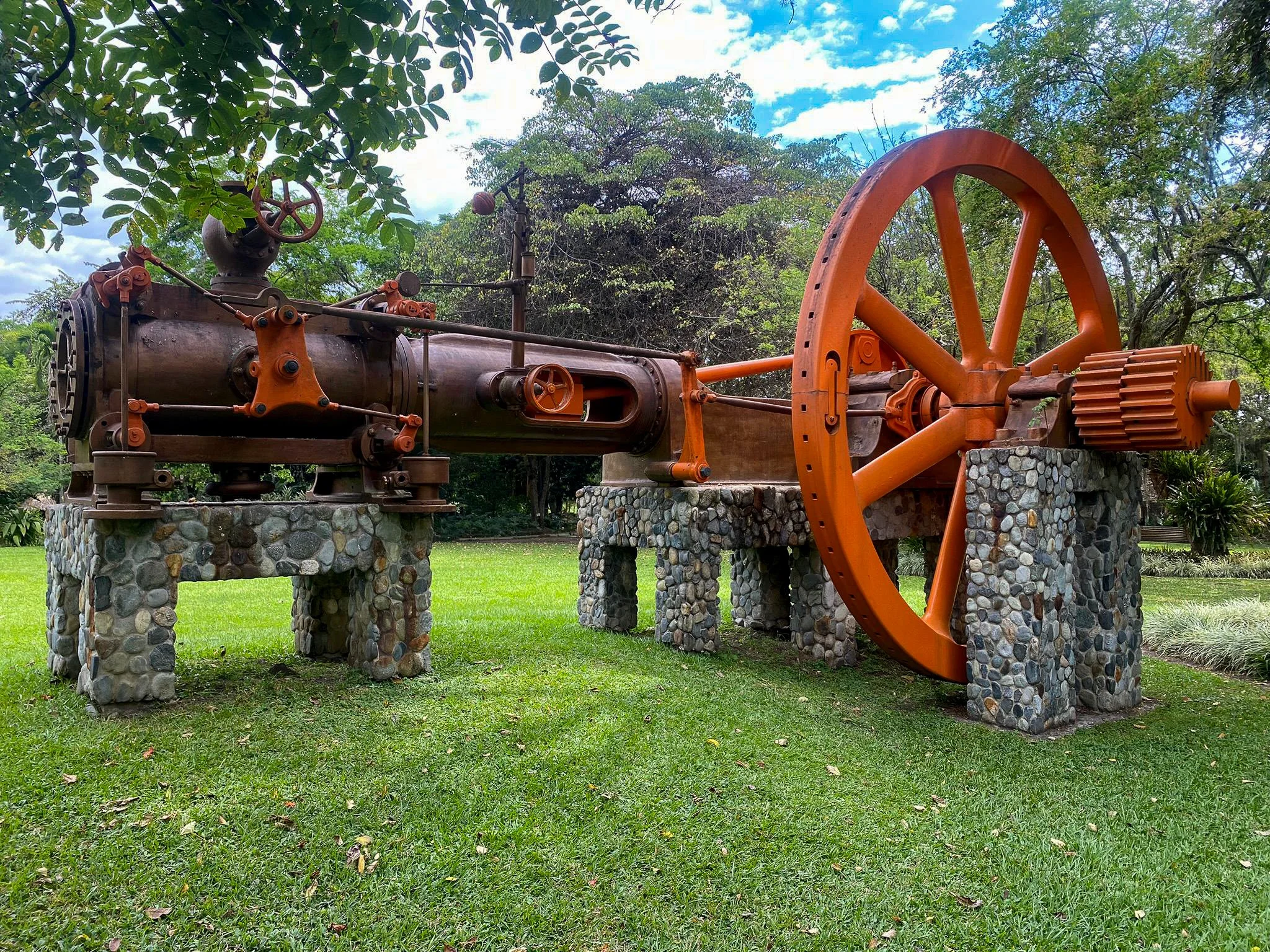 Hacienda piedechinche old machinery hacienda tours ecotourspuravida.jpg