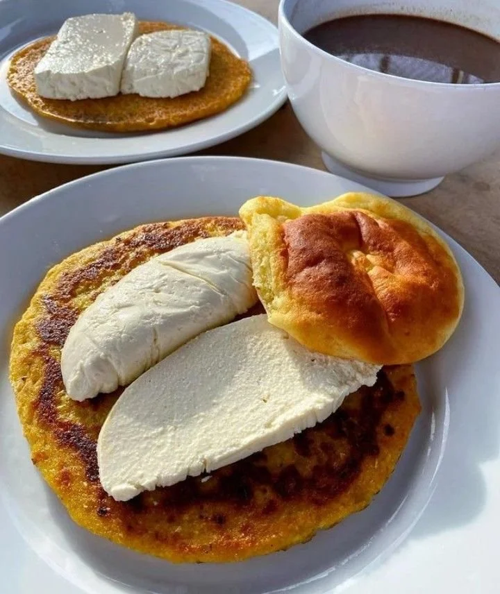 Cafe con arepa dapa valle del cauca ecotourspuravida nature tours.jpg