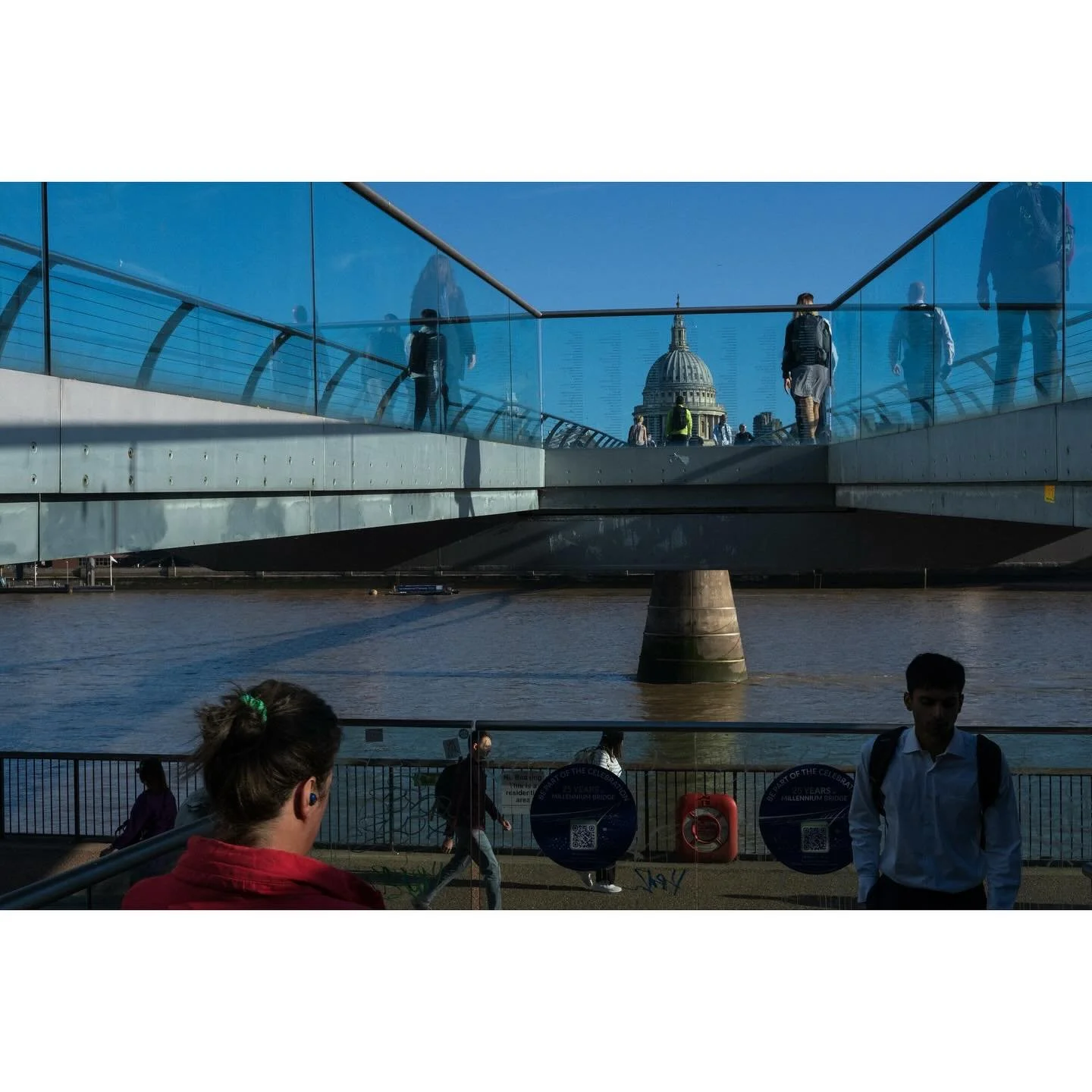 Southbank | Aug 2025.

#london #uk #streetphotography #street_is_life #streetmoment #streetphotographers #fujifeed #35mm #lensculturestreets #everydayeverywhere