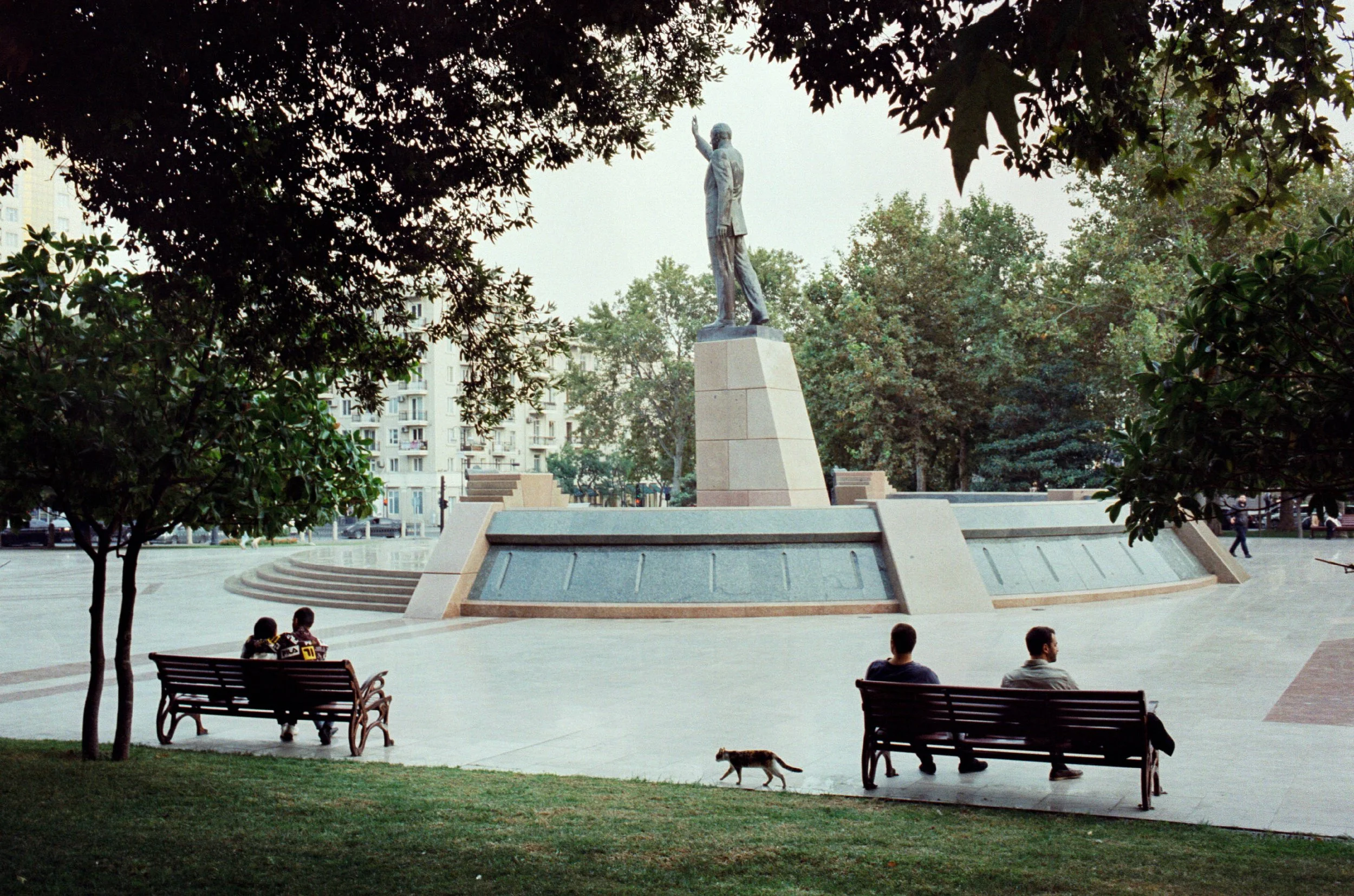 Baku HA statue.jpg