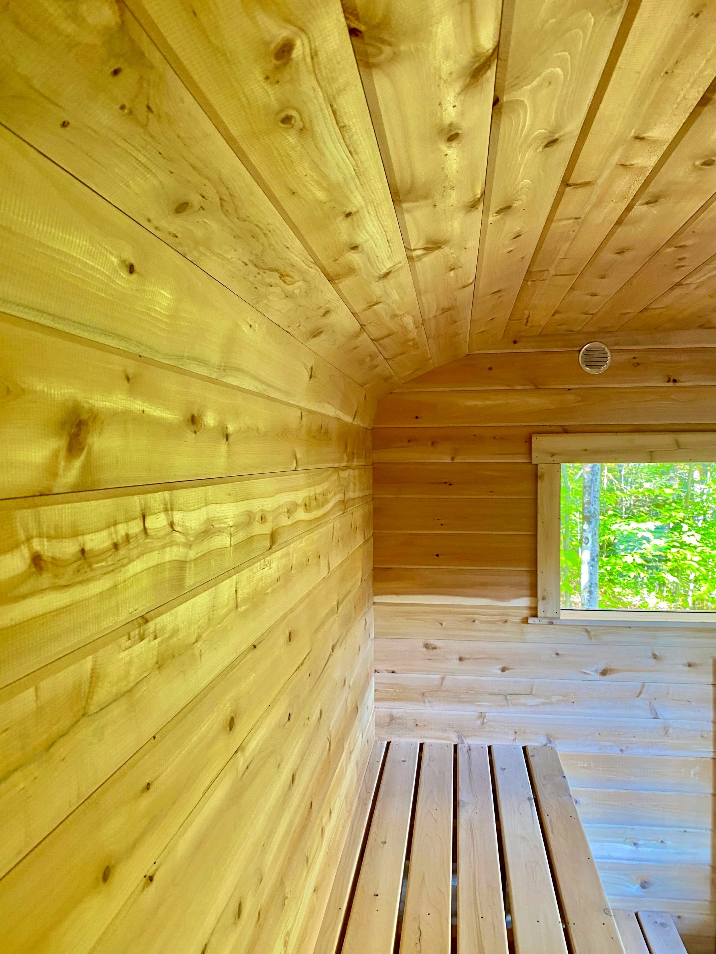 Sheltered by the forest, this handcrafted sauna combines refined materials with a deep connection to place.