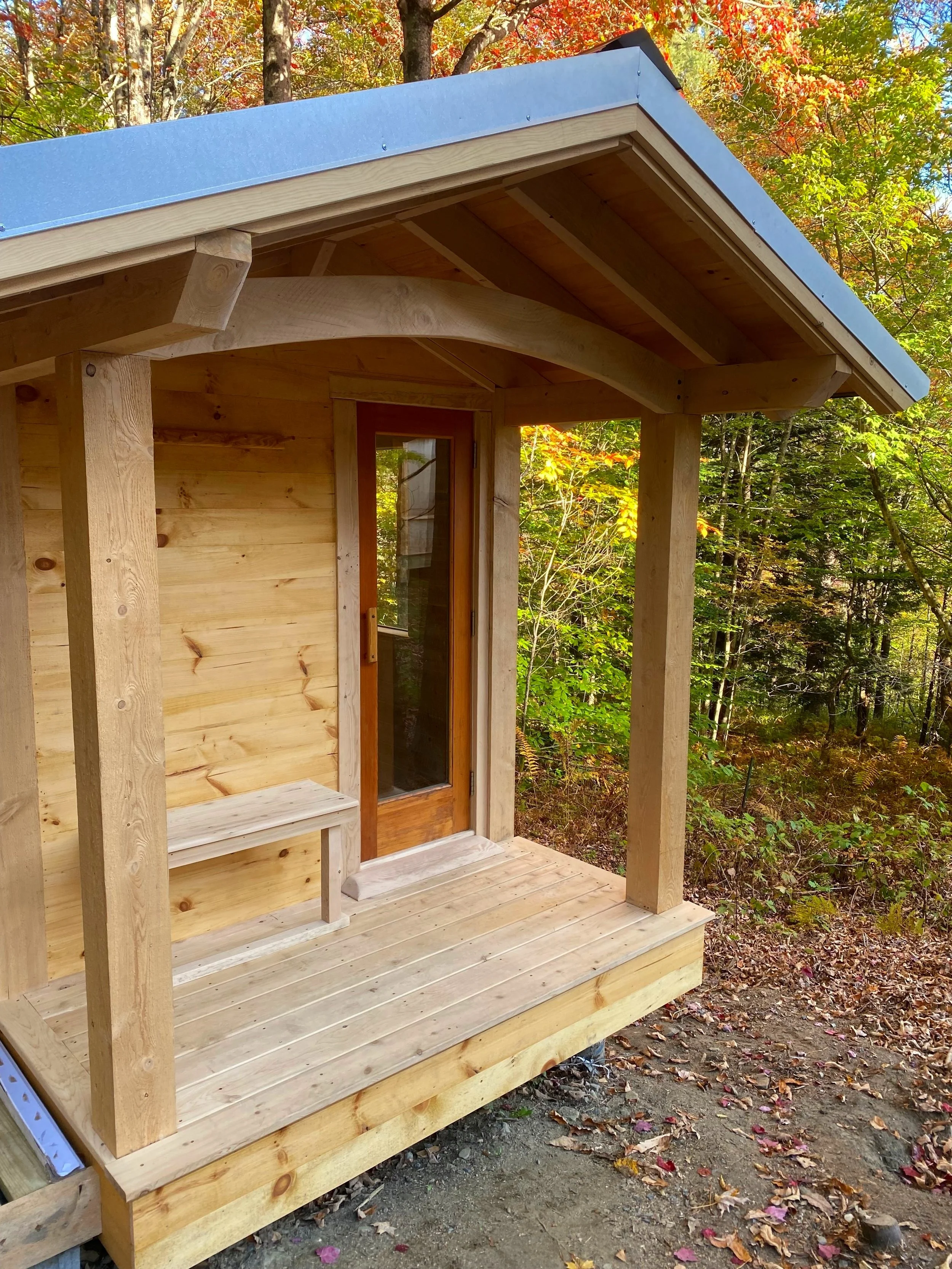 From its panoramic window to its native flagstone hearth, this Vermont sauna celebrates rustic elegance.