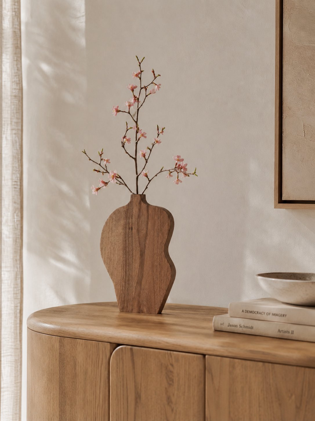 bloemenvaas van walnoot , houten woonaccessoire.png