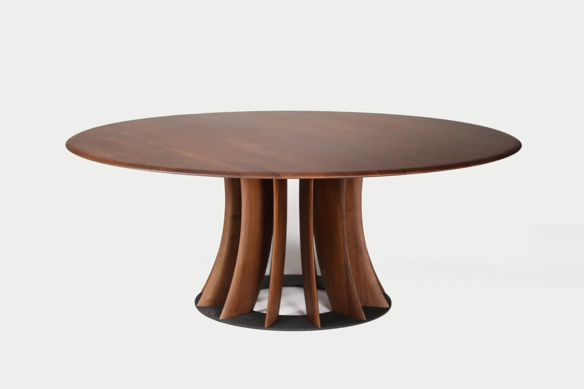 Circulo mobello ronde walnoten eettafel.jpg