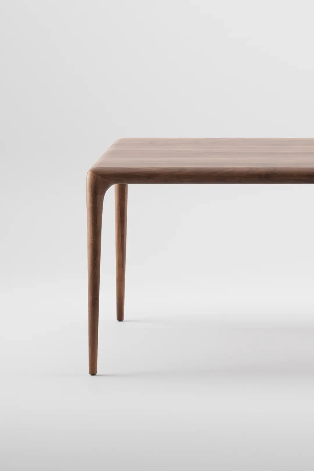 latus_table_gallery_1_942cc72033.webp