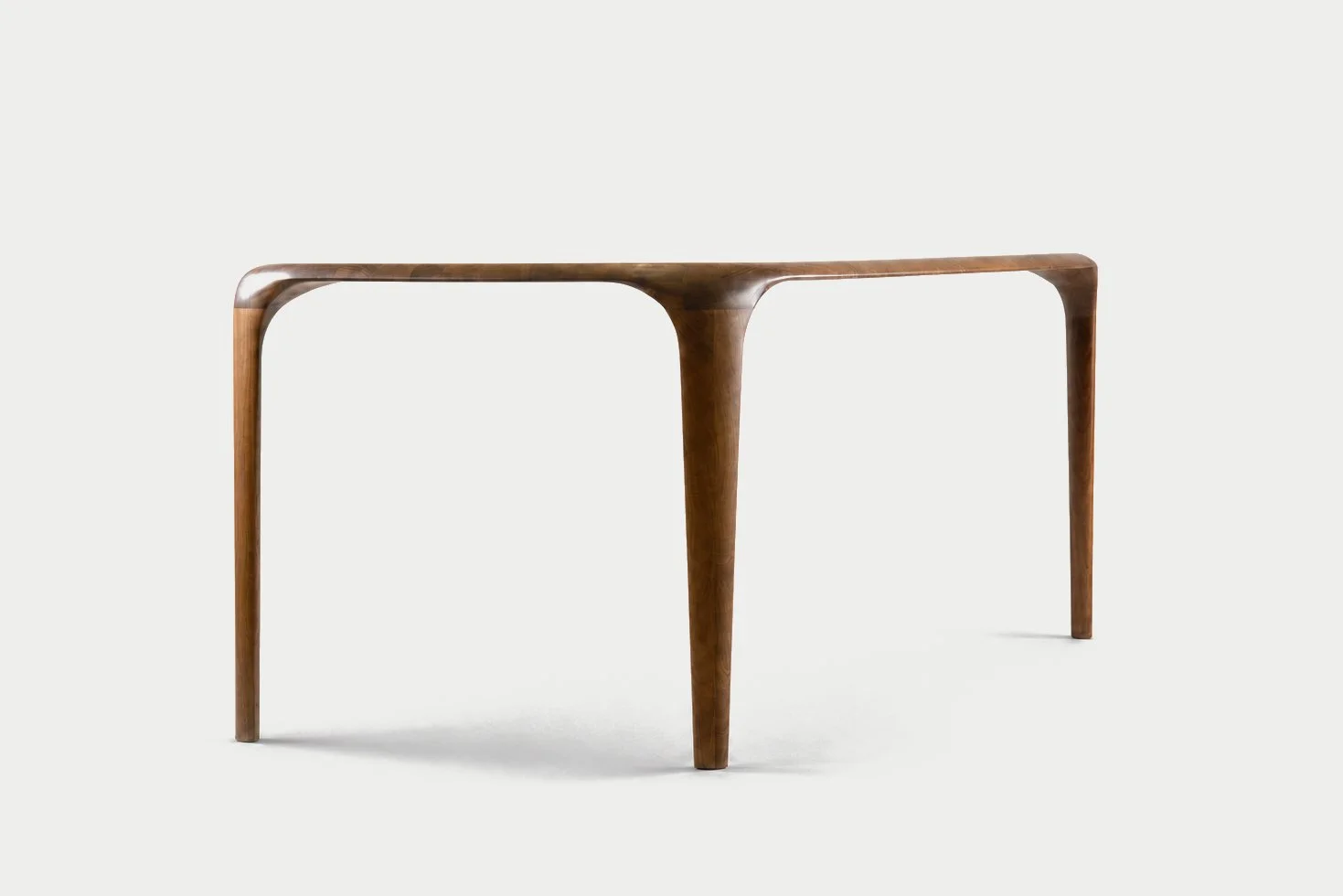 mobello vicens eettafel slank design walnoot.jpg