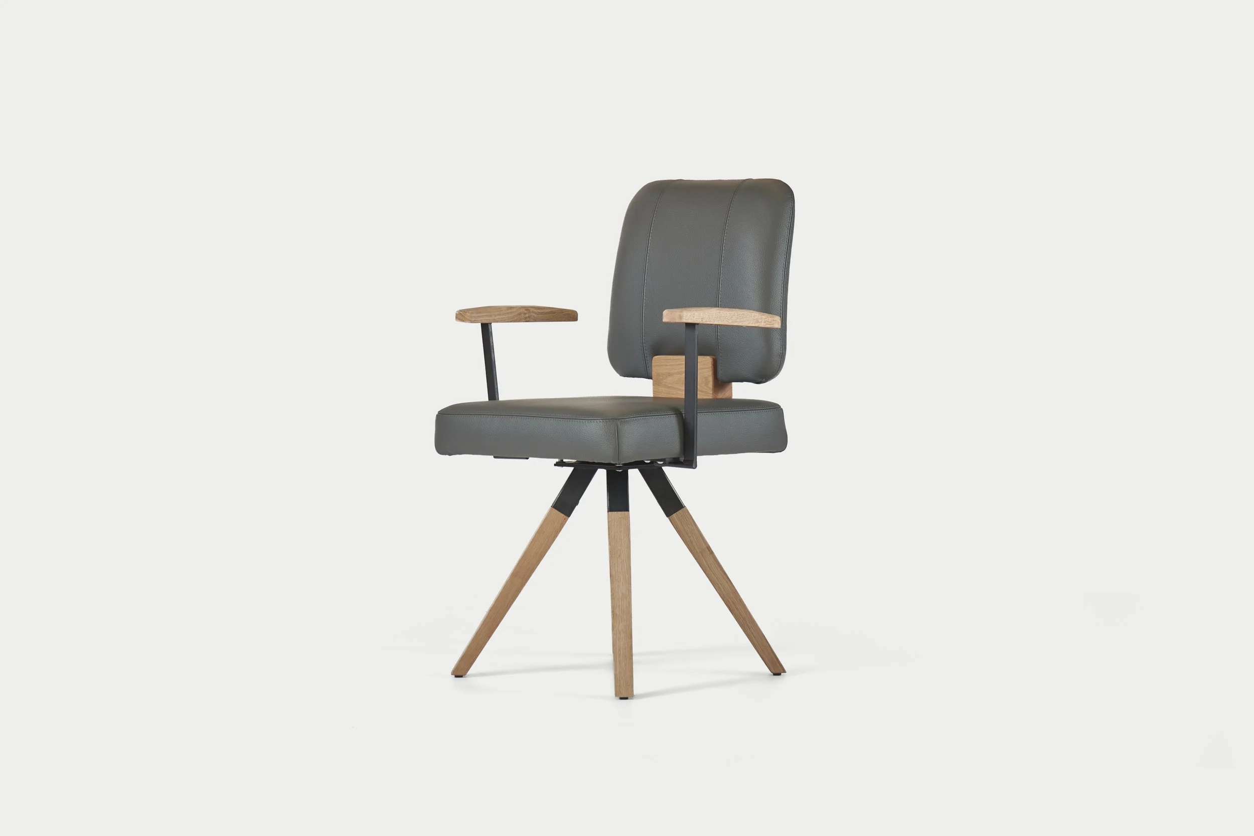 Kavo / Leren Designstoel met Eiken Accenten en Draaibaar Onderstel