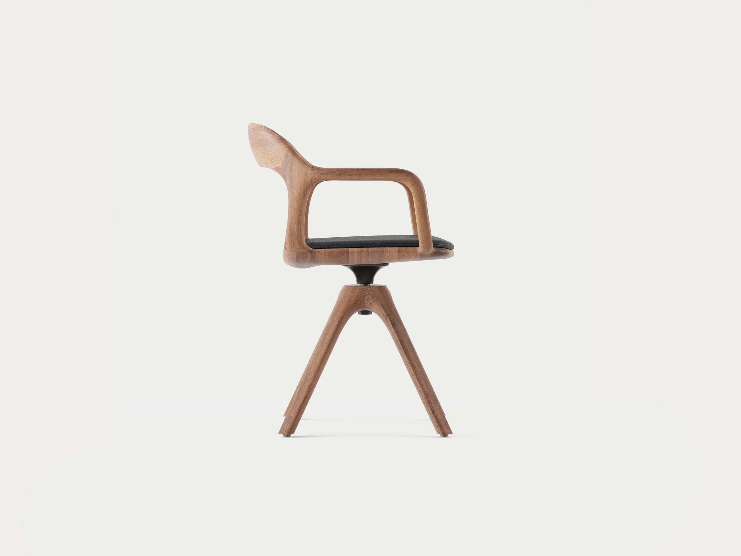 artisan leno draaibare bureaustoel van massief hout met leren bekleding.jpg