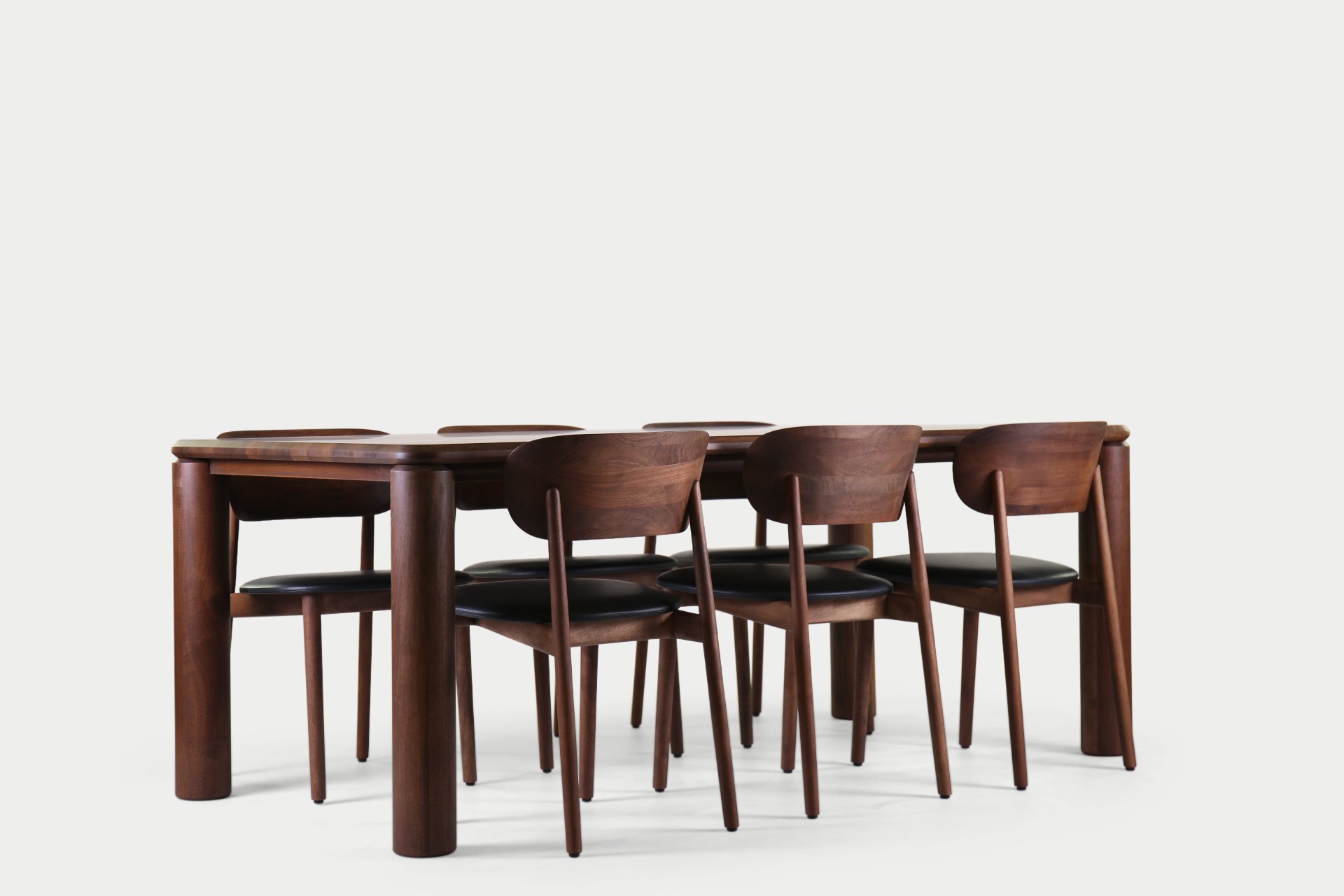 Ayla walnoot eetkamerset met stoelen