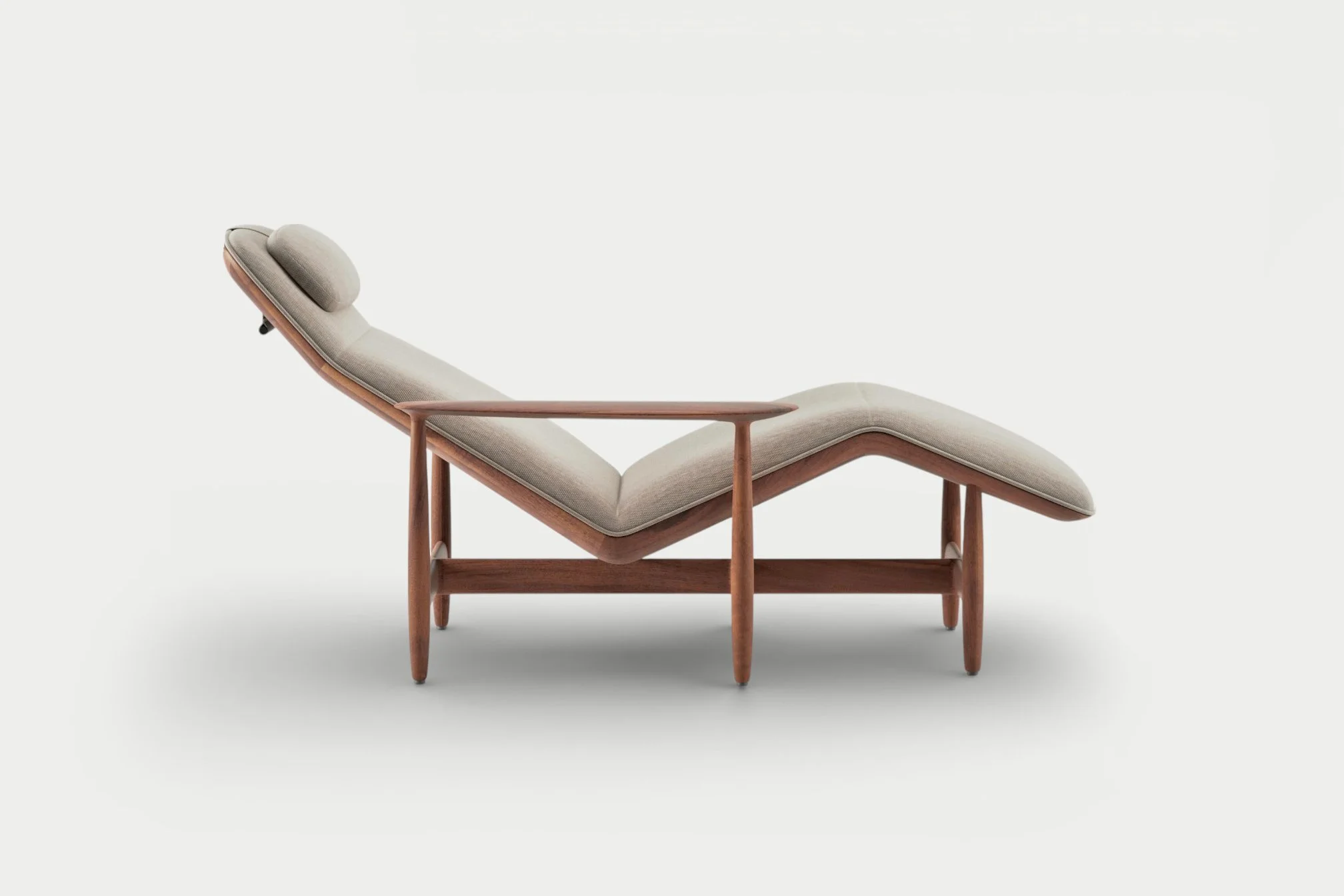 Artisan / Nila Chaise Lounge / Design Ligstoel in Massief Hout & Leder of Stof
