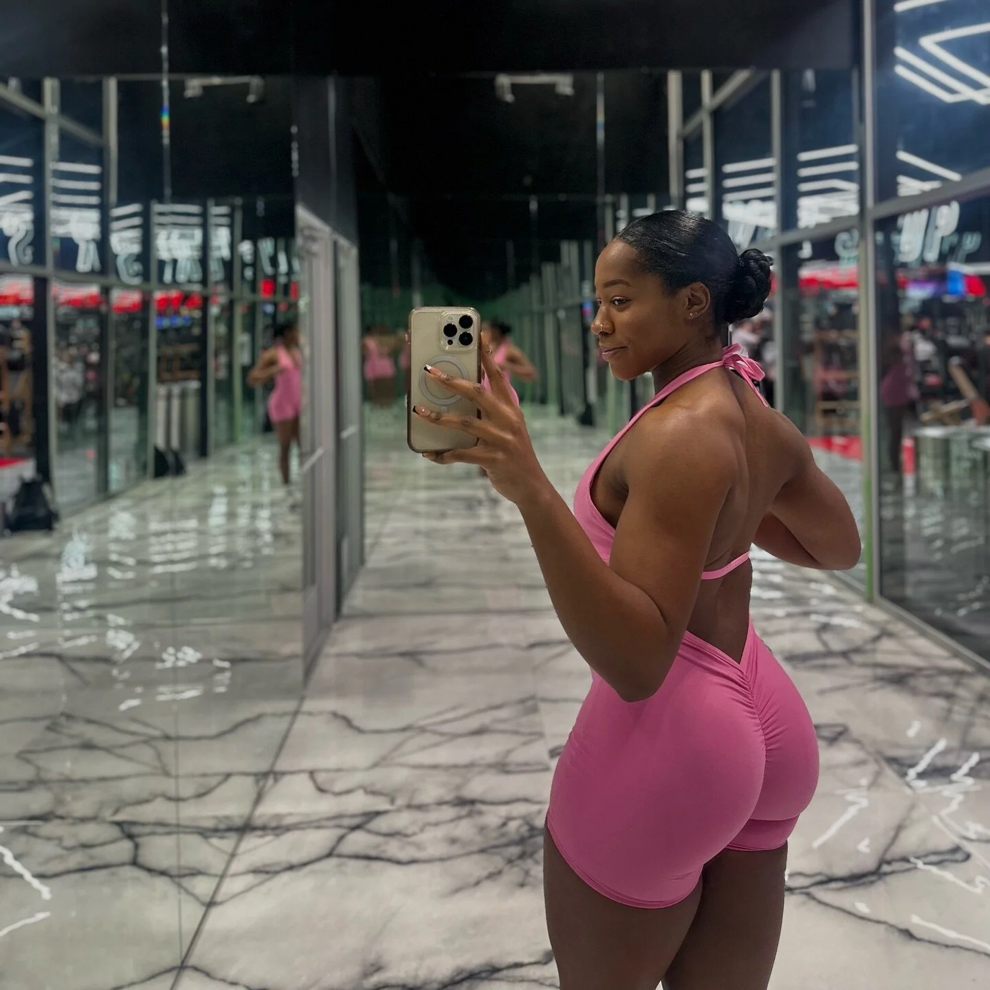 On valentine&rsquo;s day we wear pink, duhhh😊🩷
&bull;
&bull;
&bull;
&bull;
&bull;
#pumpcheck #fitcheck #explorepage #gymgirl