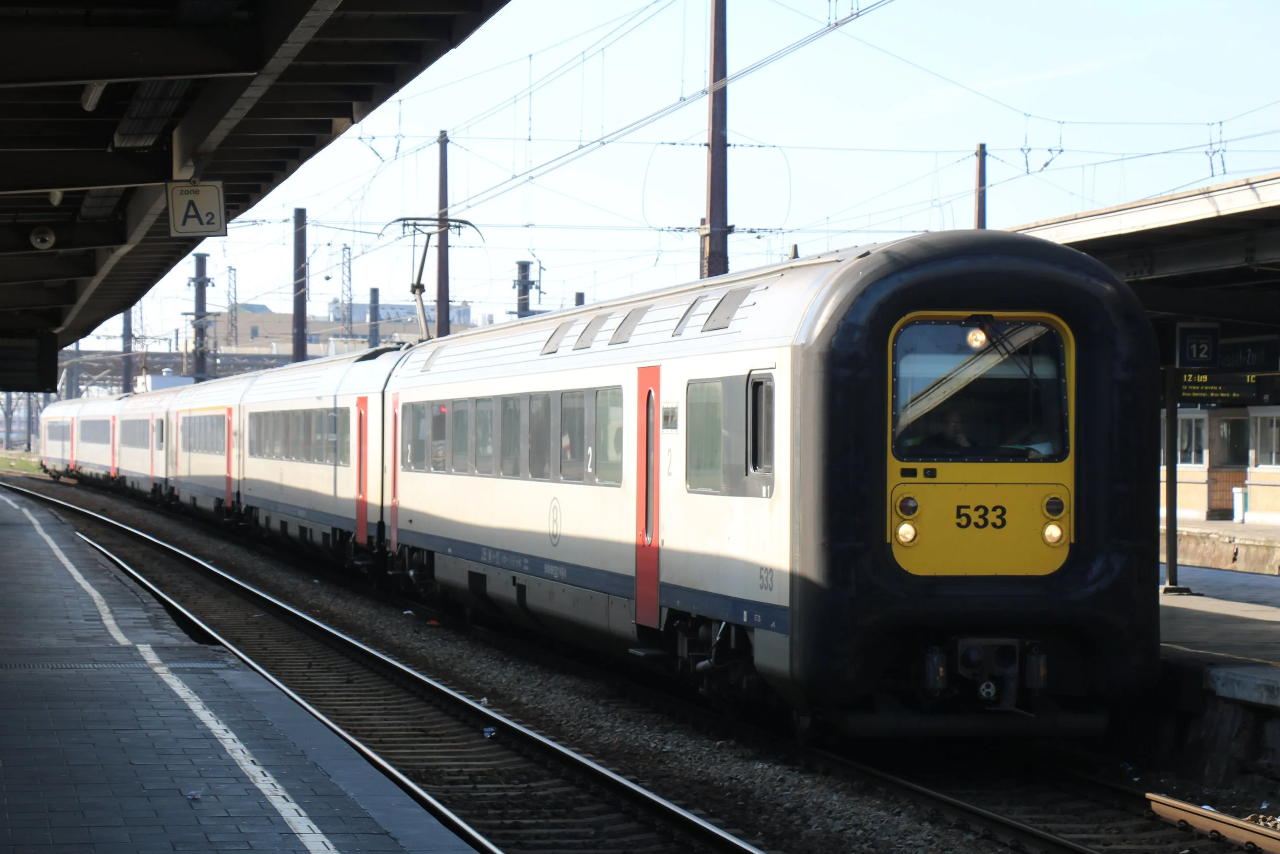 AM96 - 533 + UID - Brussels Zuid (Midi) - 04/03/26