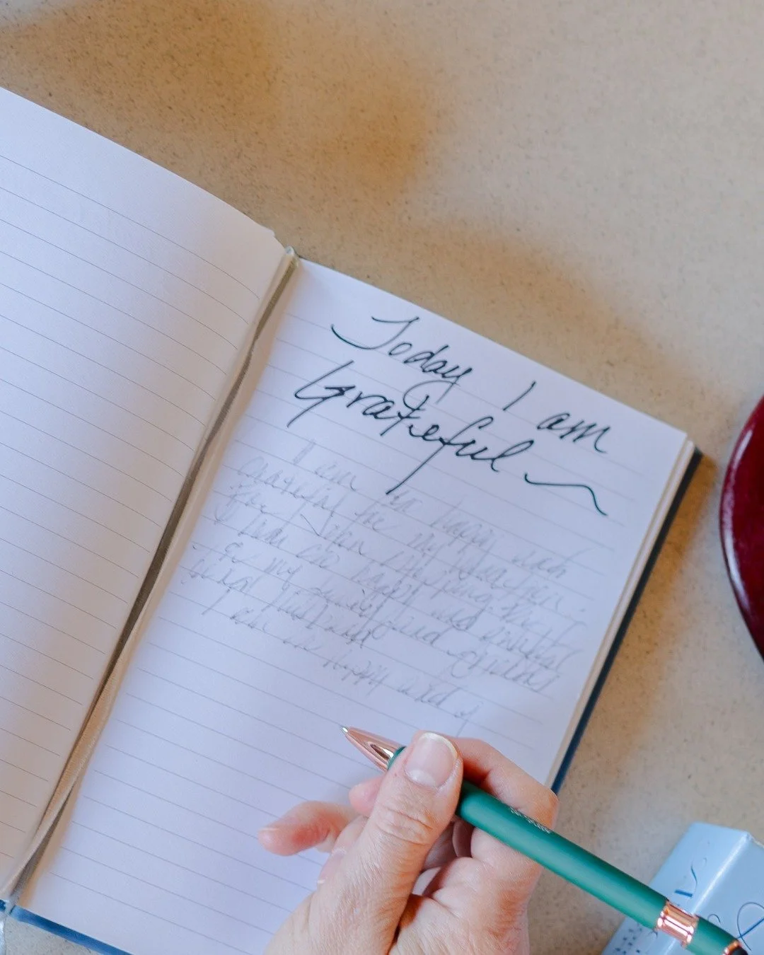 Gratitude can change more than just your mood&mdash;it can change your whole outlook on life. 🧡 A study from UC Davis showed that practicing gratitude regularly boosts overall life satisfaction by 25%!

Gratitude isn&rsquo;t just about listing what 