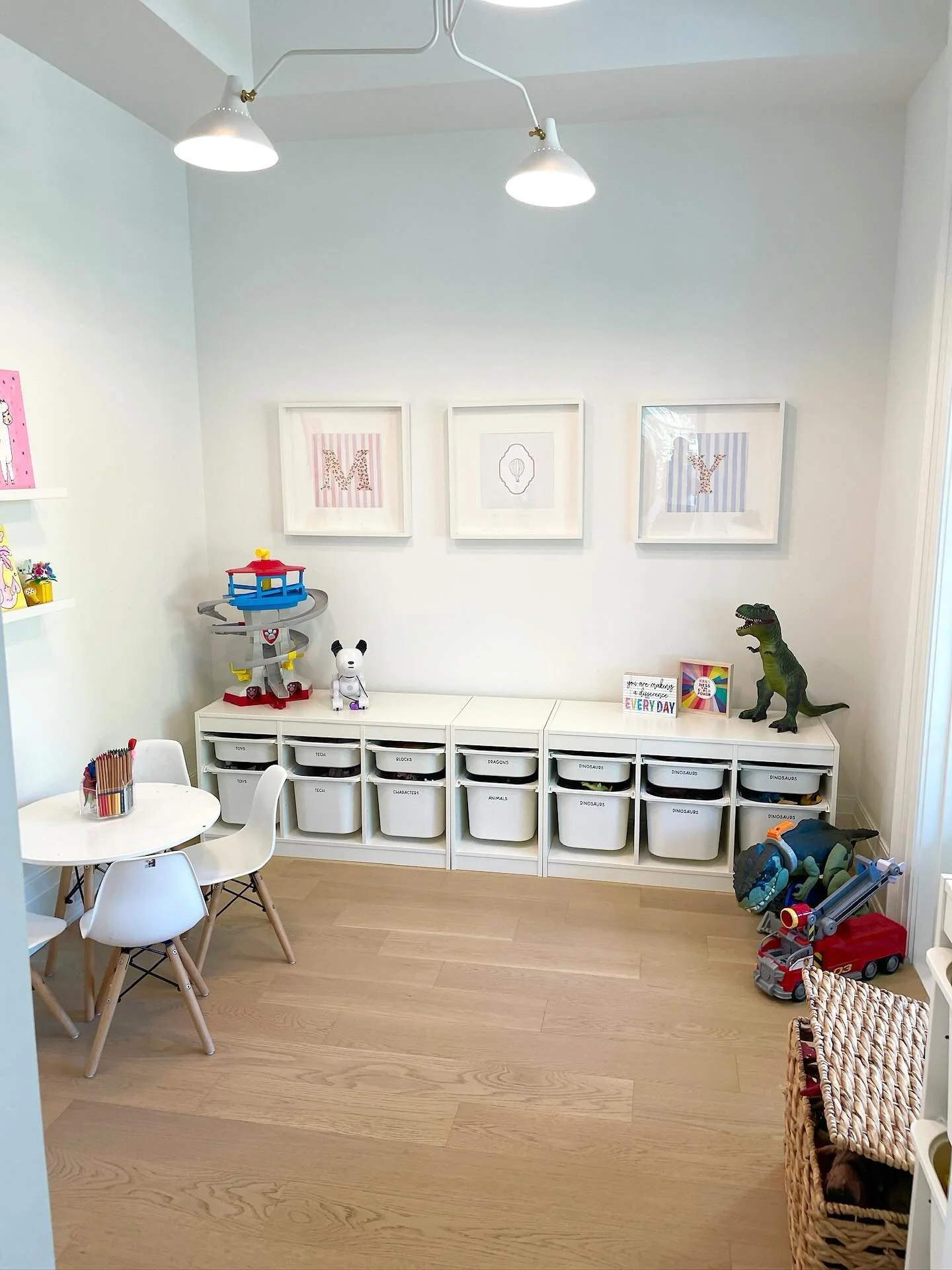 🧸 🌈 Check out a recent playroom transformation! By introducing a new toy unit, adding labels and creating zones in the storage closet, we were able to create a space where play meets peace. 

#playroomorganization #toyorganization