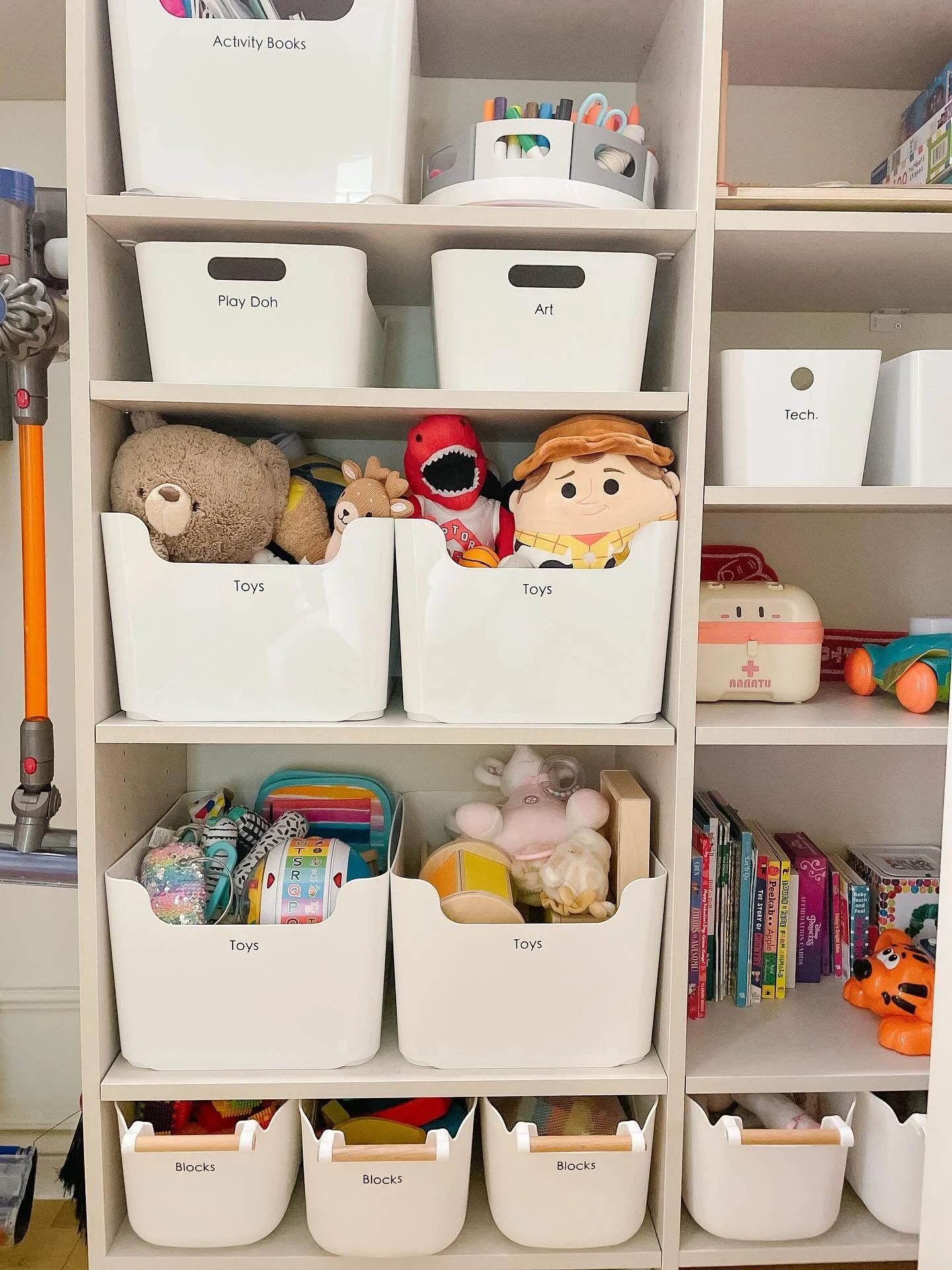 This hallway closet got a major reset! ✨

From cleaning products, to medicine, to toys&mdash; this closet stores many go-to items this family uses daily. Now items are easy to find in labelled bins and everything has a home! 

#homeorganization #clos