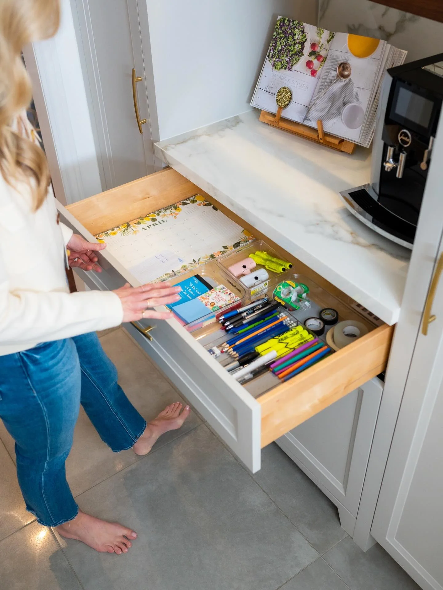 The junk drawer is an ideal space to start decluttering this new year. Just head to the dollar store and purchase clear containers that actually maximize the drawer space. Edit, categorize, reassemble and replenish supplies. 

✔ Small space
✔ Quick r