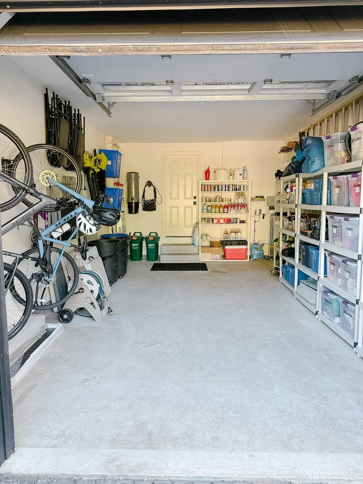 Garage goals achieved! ✨
This garage got a complete refresh by clearing out years of unused items and creating a system that actually works. By maximizing the wall space, we were able to get everything up off the floor, making the garage feel larger,
