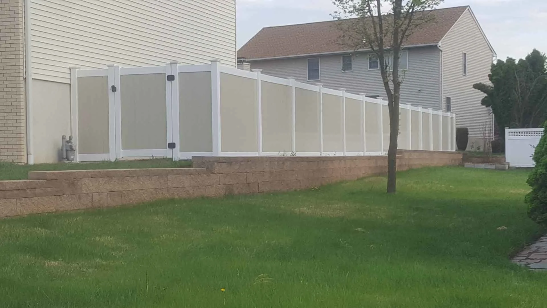 Meet the Vinyl Haven: Your Home Guardian. Empire Fence's artistry in residential vinyl fence installations.