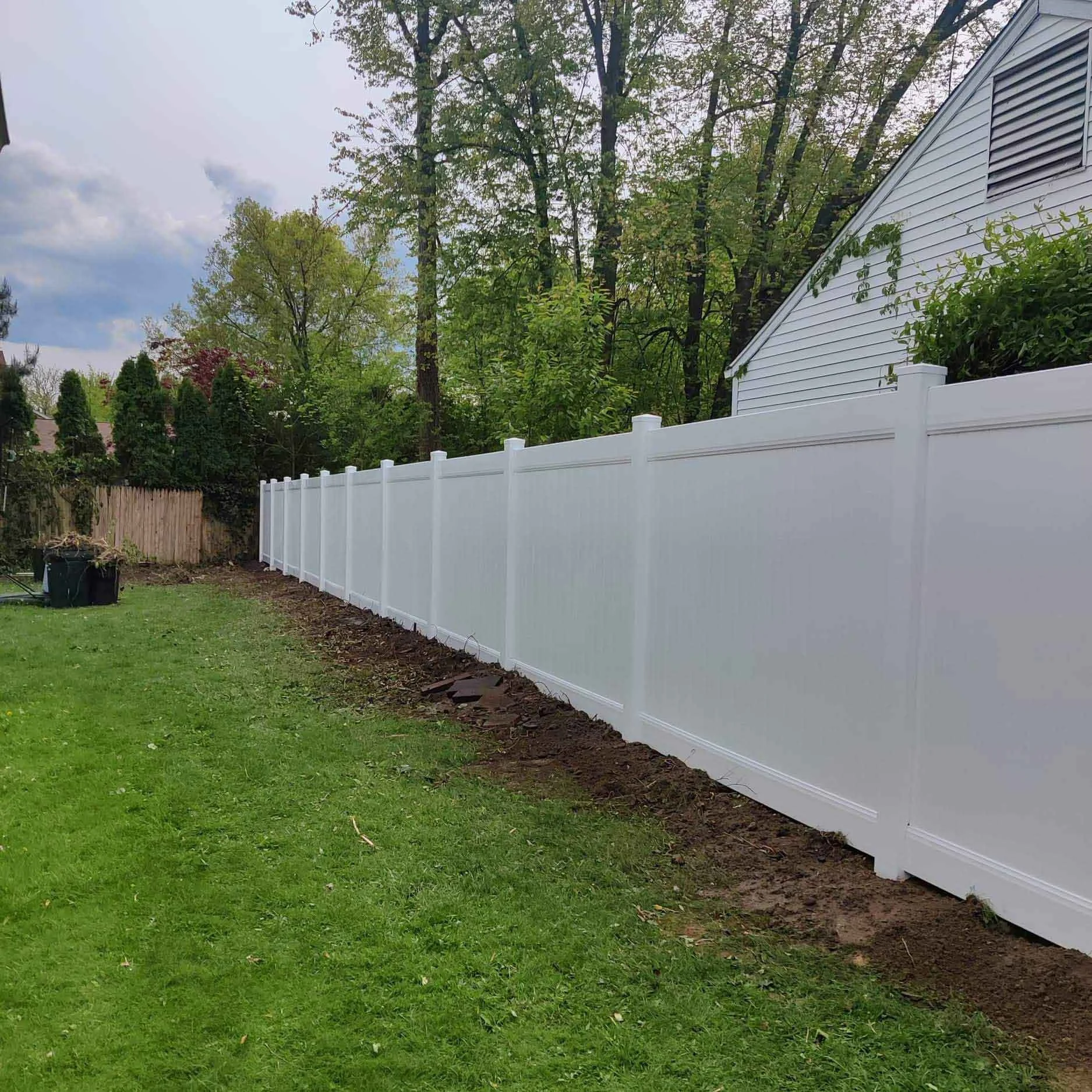 Empire Fence proudly serves Bergen County with top-notch vinyl fence solutions – the perfect blend of style and security.