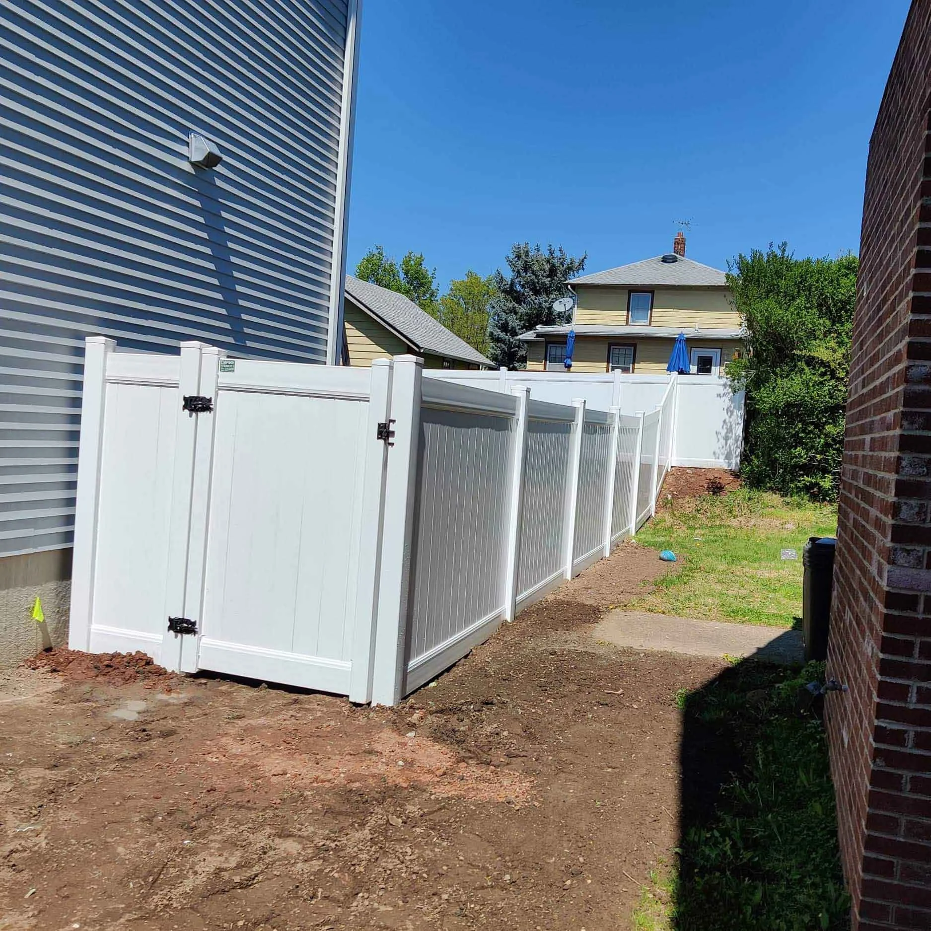 Serenity Enclosed in Vinyl: Witness the magic of Empire Fence's residential installations – where tranquility meets craftsmanship.