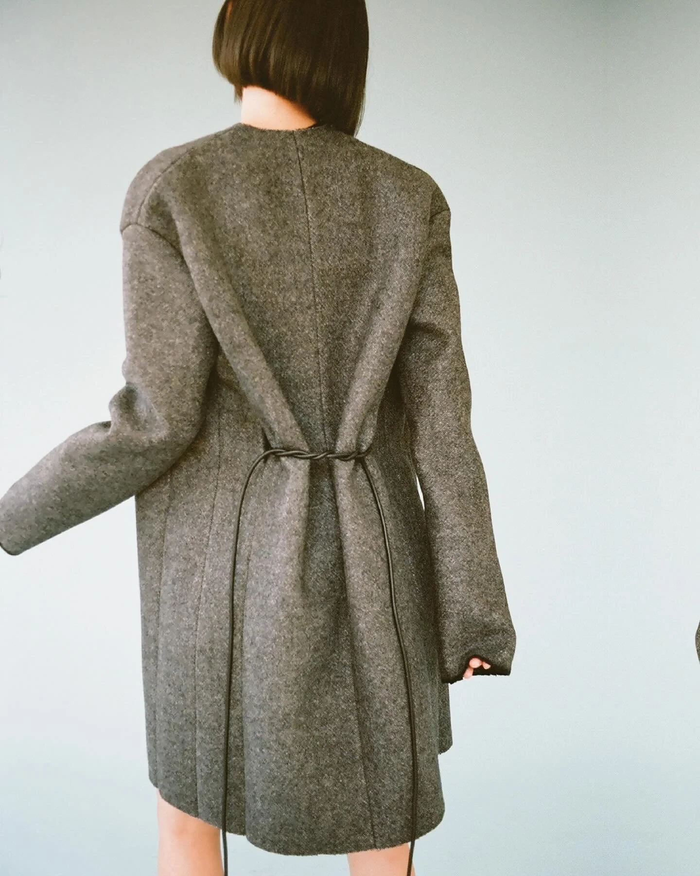 🖤

look1: double face wool coat, light weight seamed boyfriend t shirt

look 2: navy seamed chiffon top, pin tuck nylon cargo pants

look 3: vintage lace seamed tank

look 4: light weight seamed boyfriend t shirt, oversized 90s trouser 

look 5: she